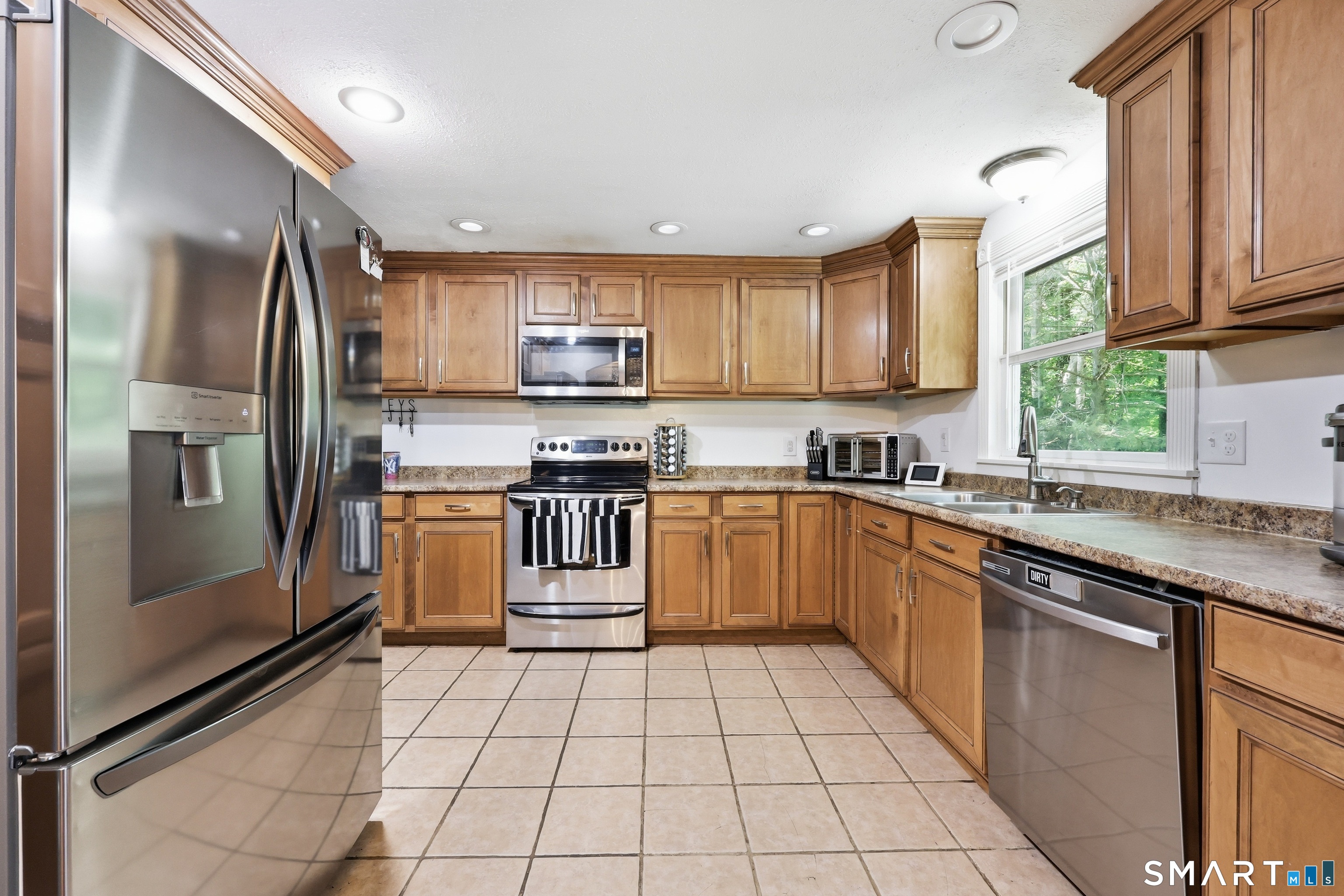 200 Hemlock Point Drive Property Photo 4