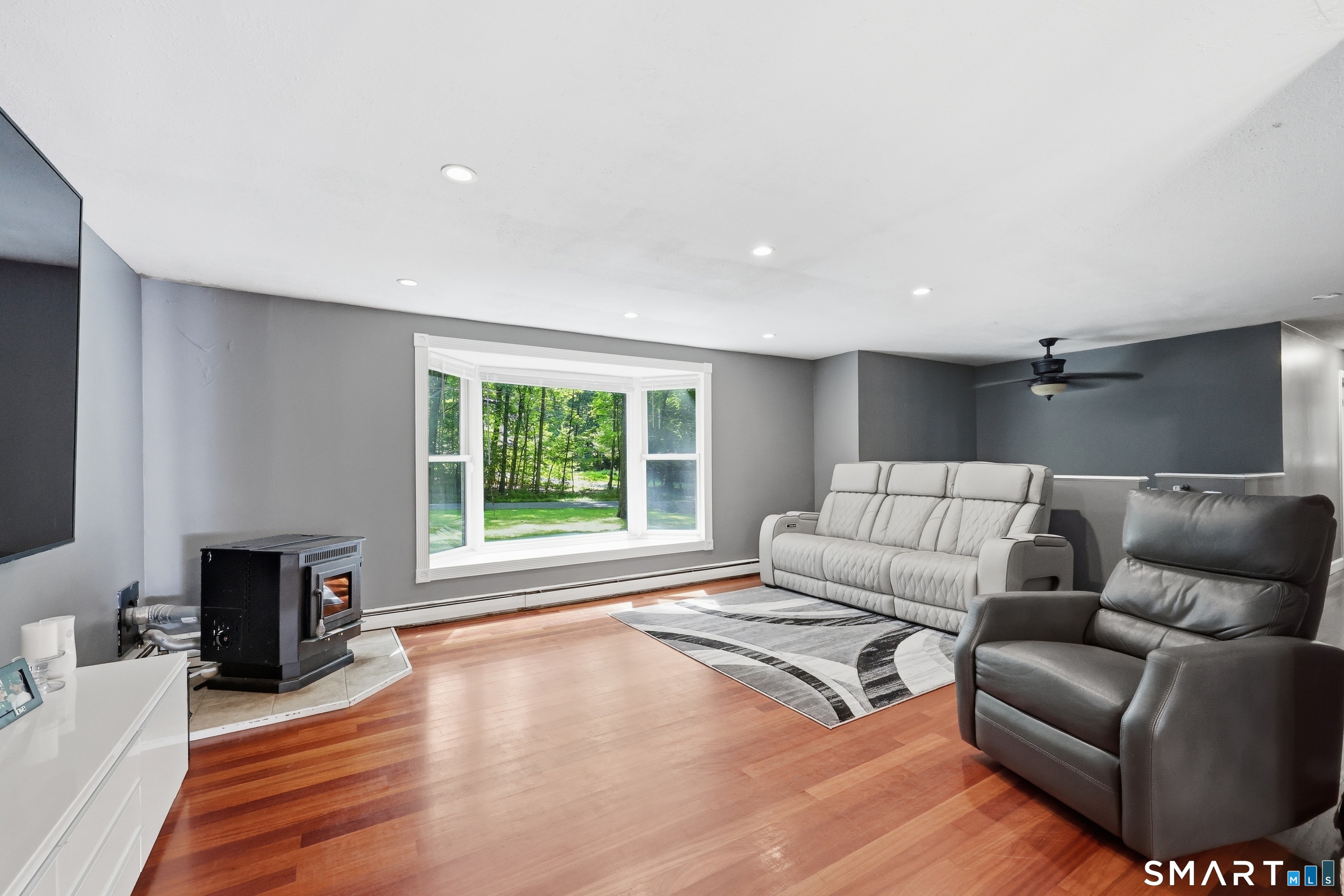 200 Hemlock Point Drive Property Photo 8
