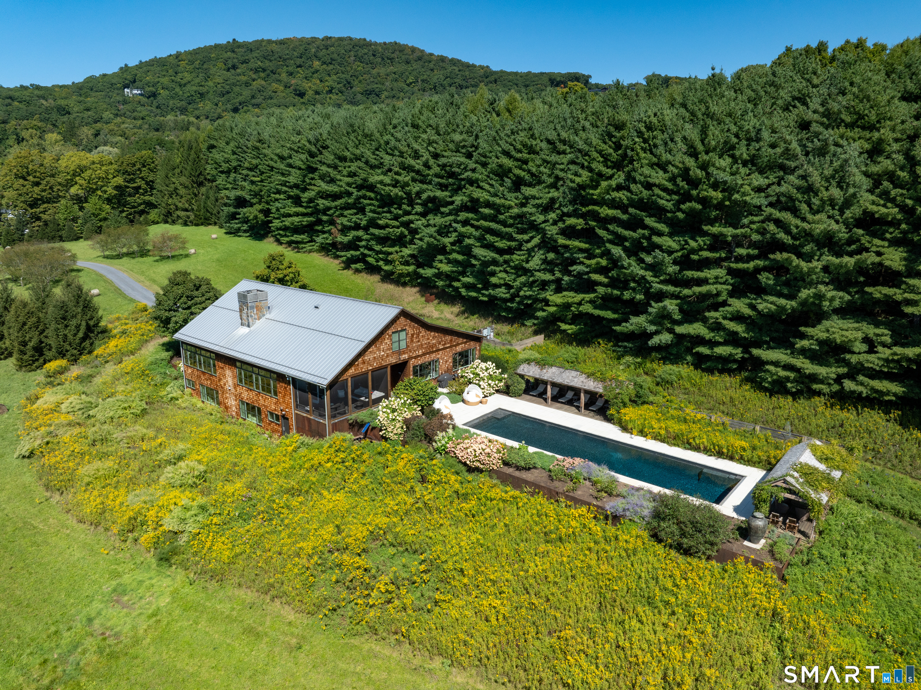 250 Belgo Road Property Photo 1