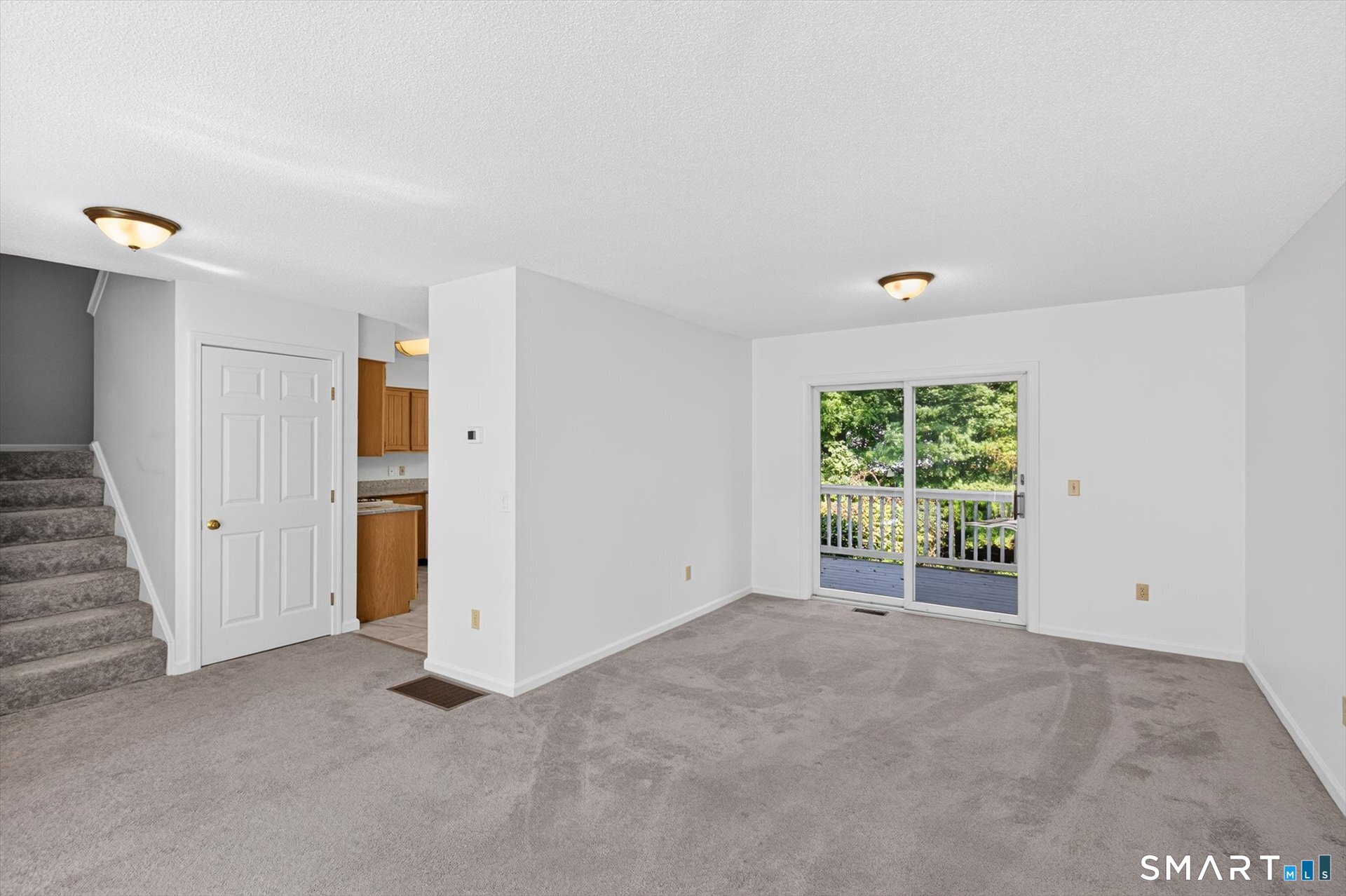 5 Riverwalk 5 Drive Property Photo 9