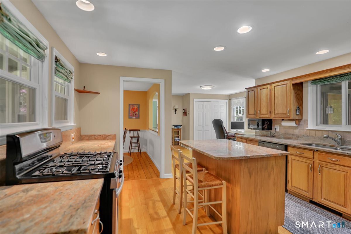 55 Burr Road Property Photo 9