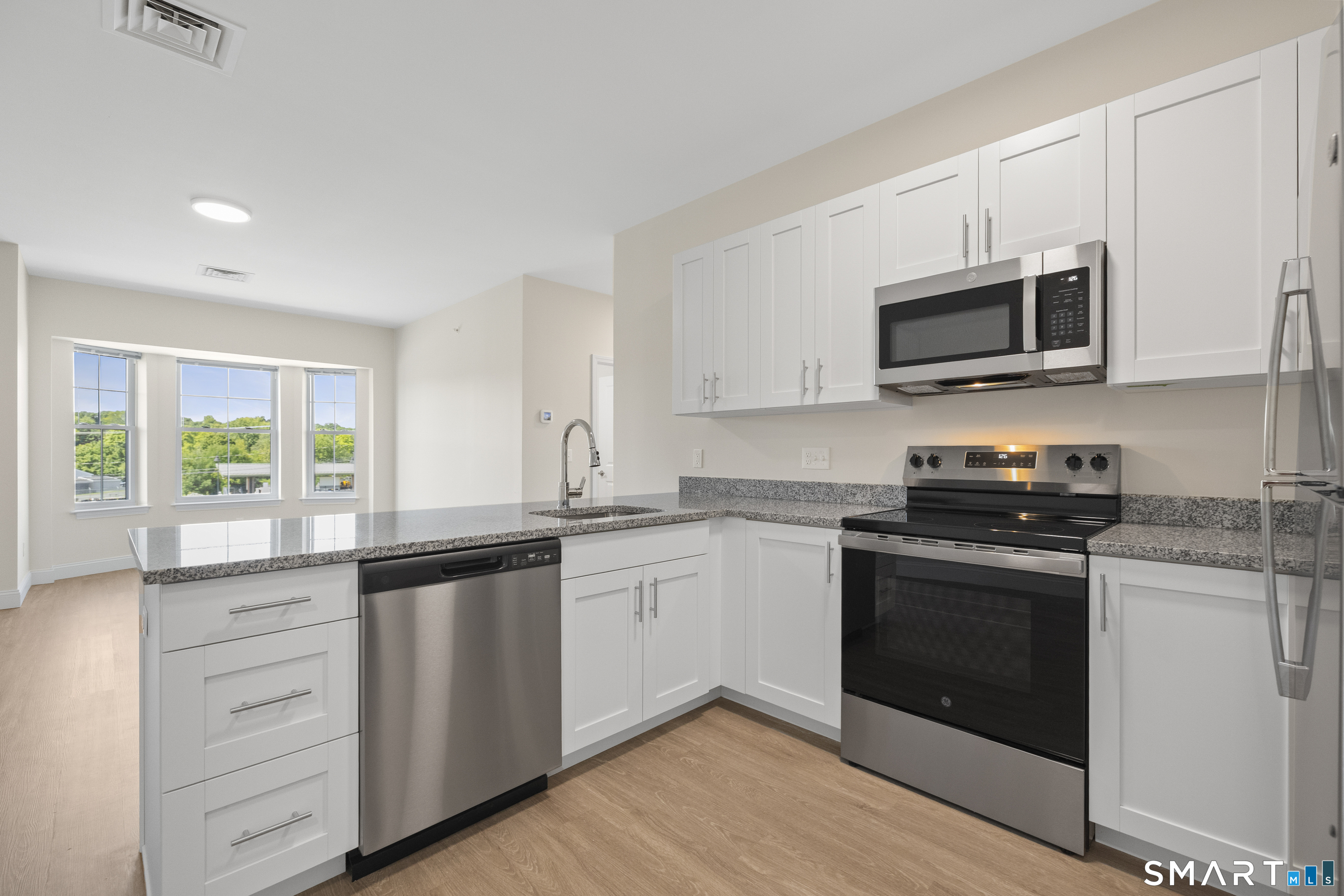 55 Steele 210 Boulevard Property Photo 3