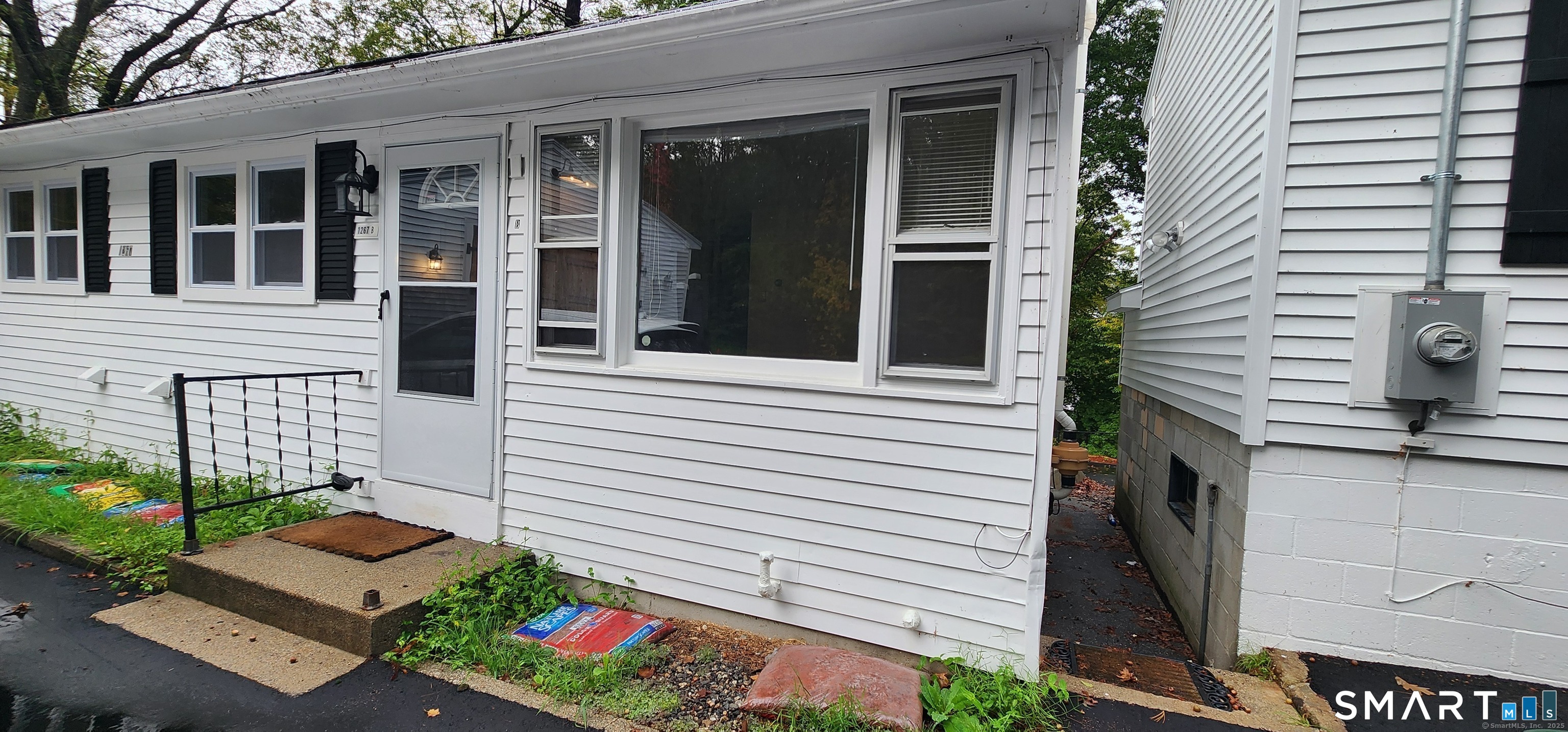 1267 Thompson Apt B Road Property Photo 1