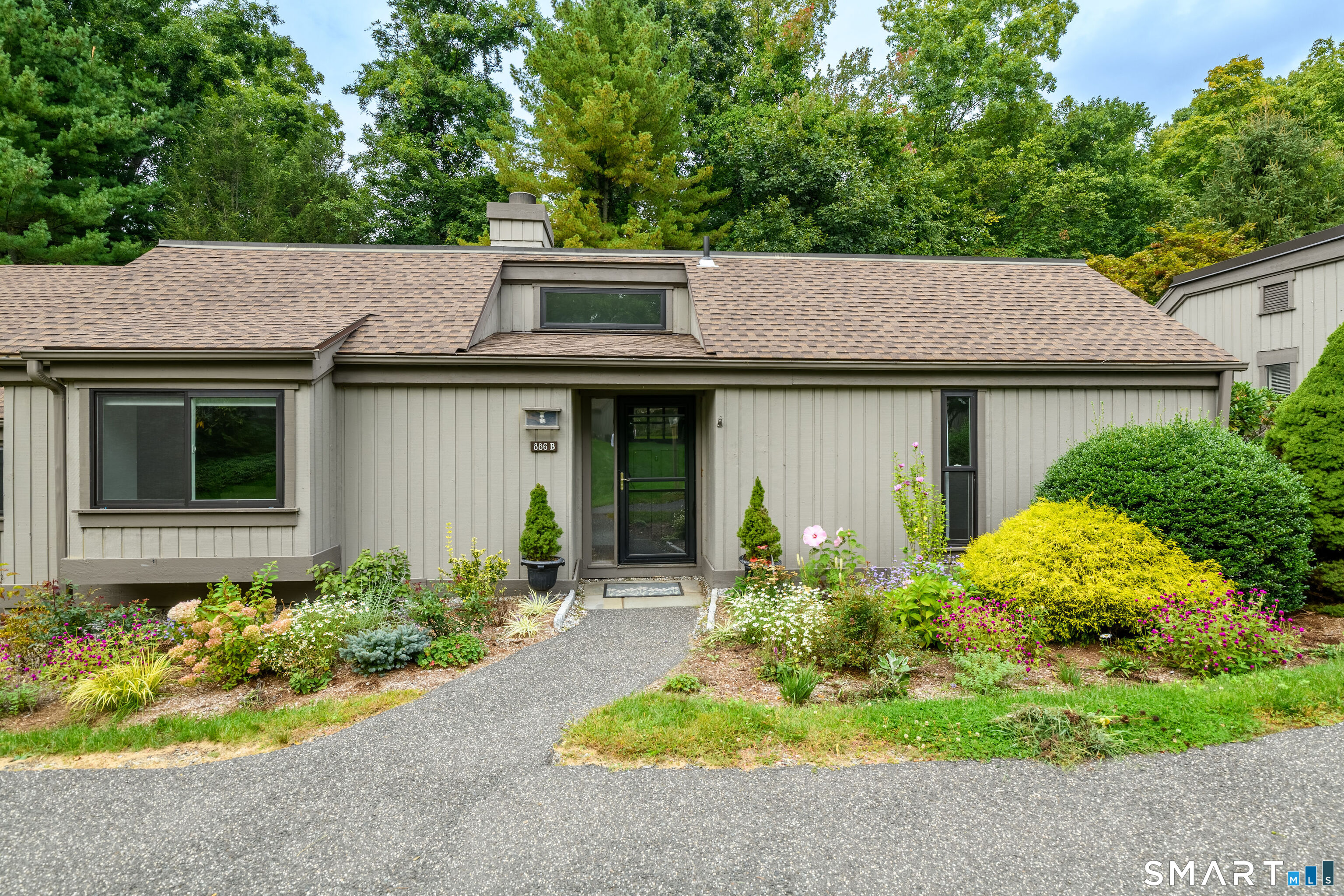 886 Heritage B Village Property Photo 2