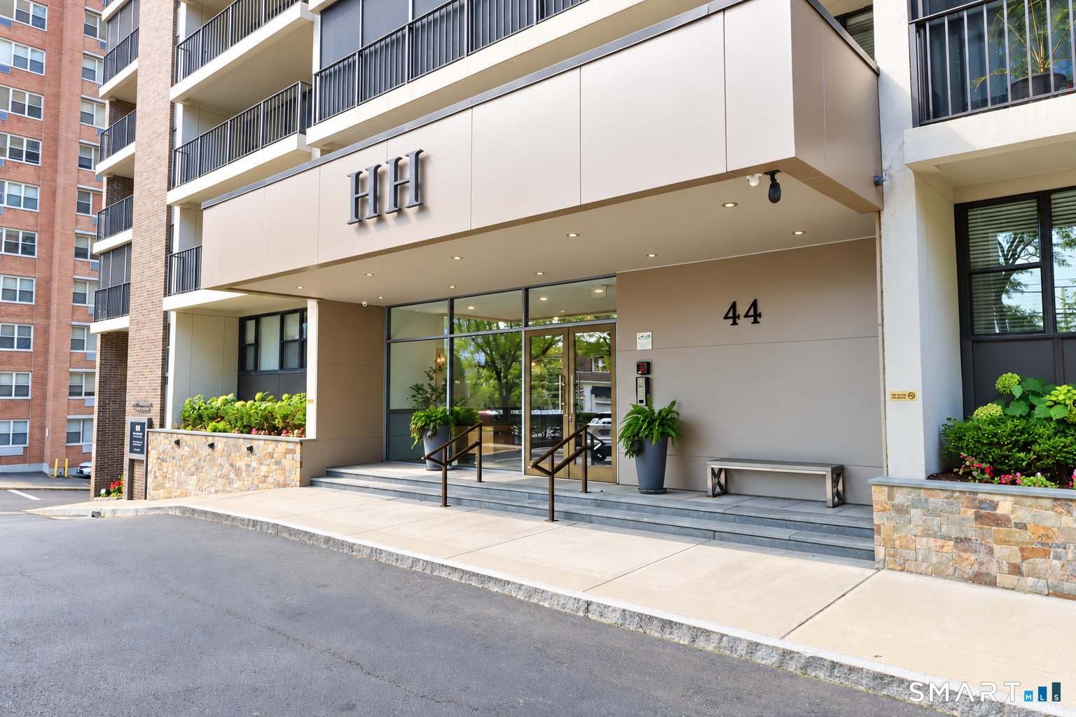 44 Strawberry Hill 8k Avenue Property Photo 1