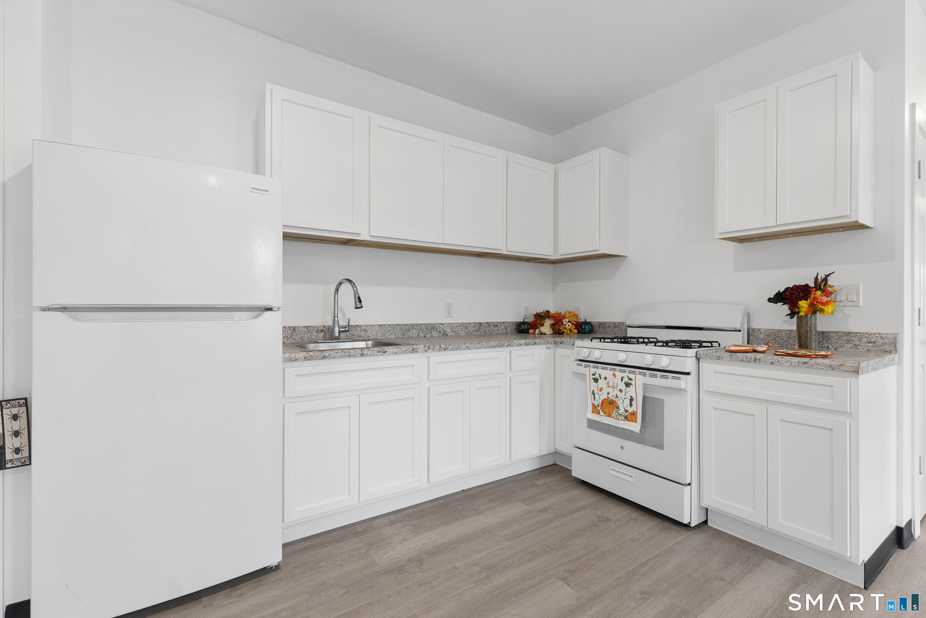 654 Park Street Property Photo 1
