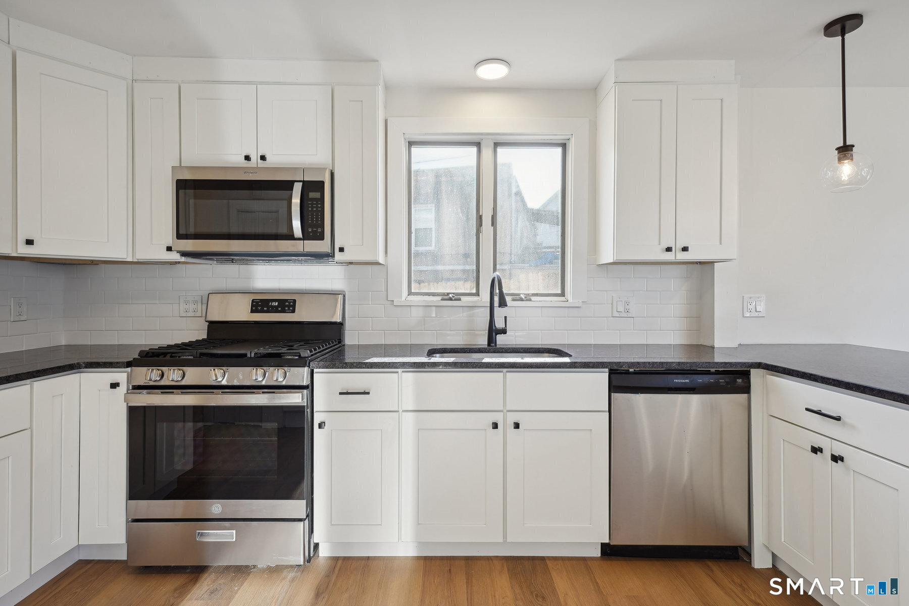 21 Soundview Avenue Property Photo 4