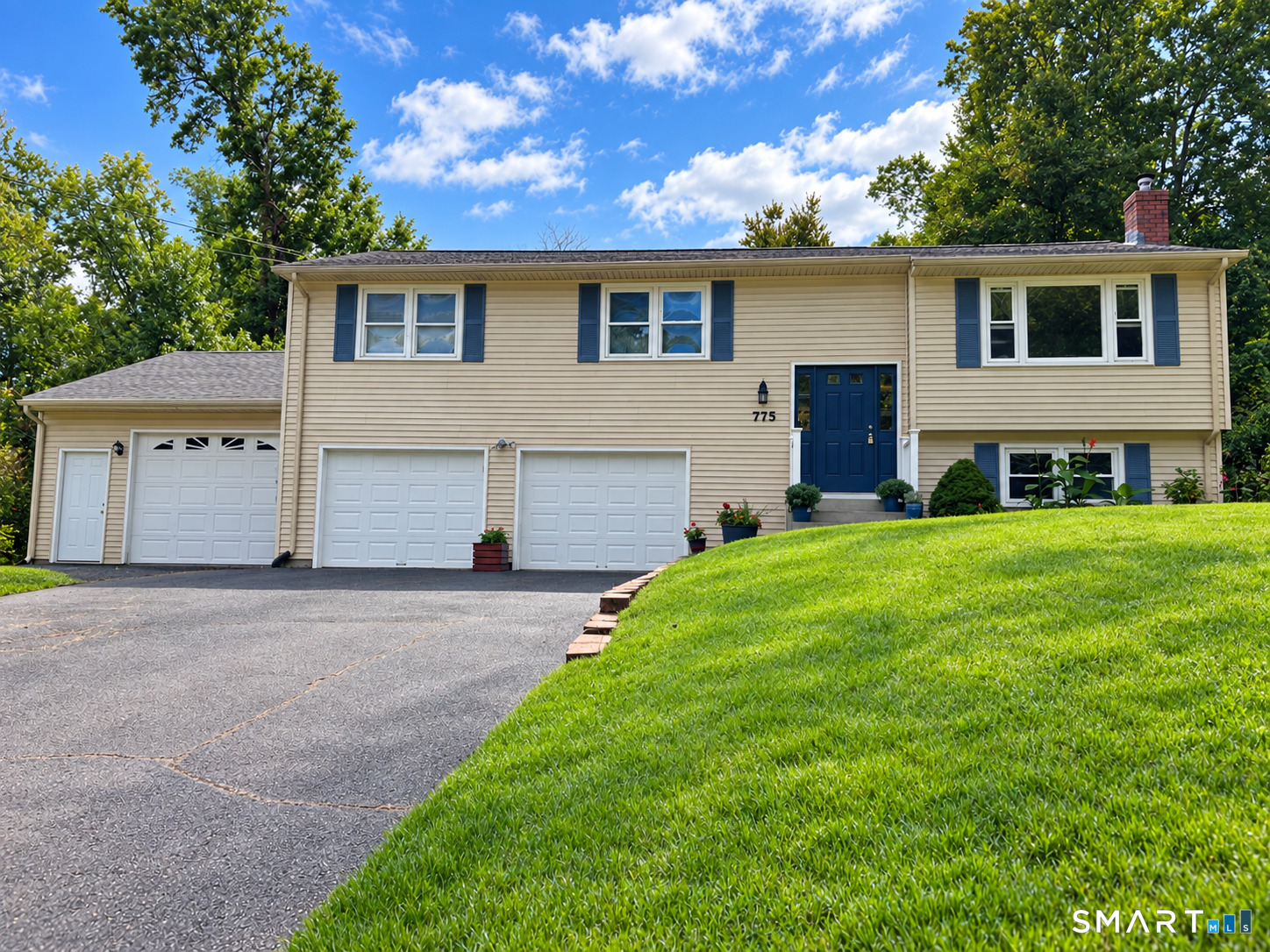 775 Overhill Drive Property Photo 1