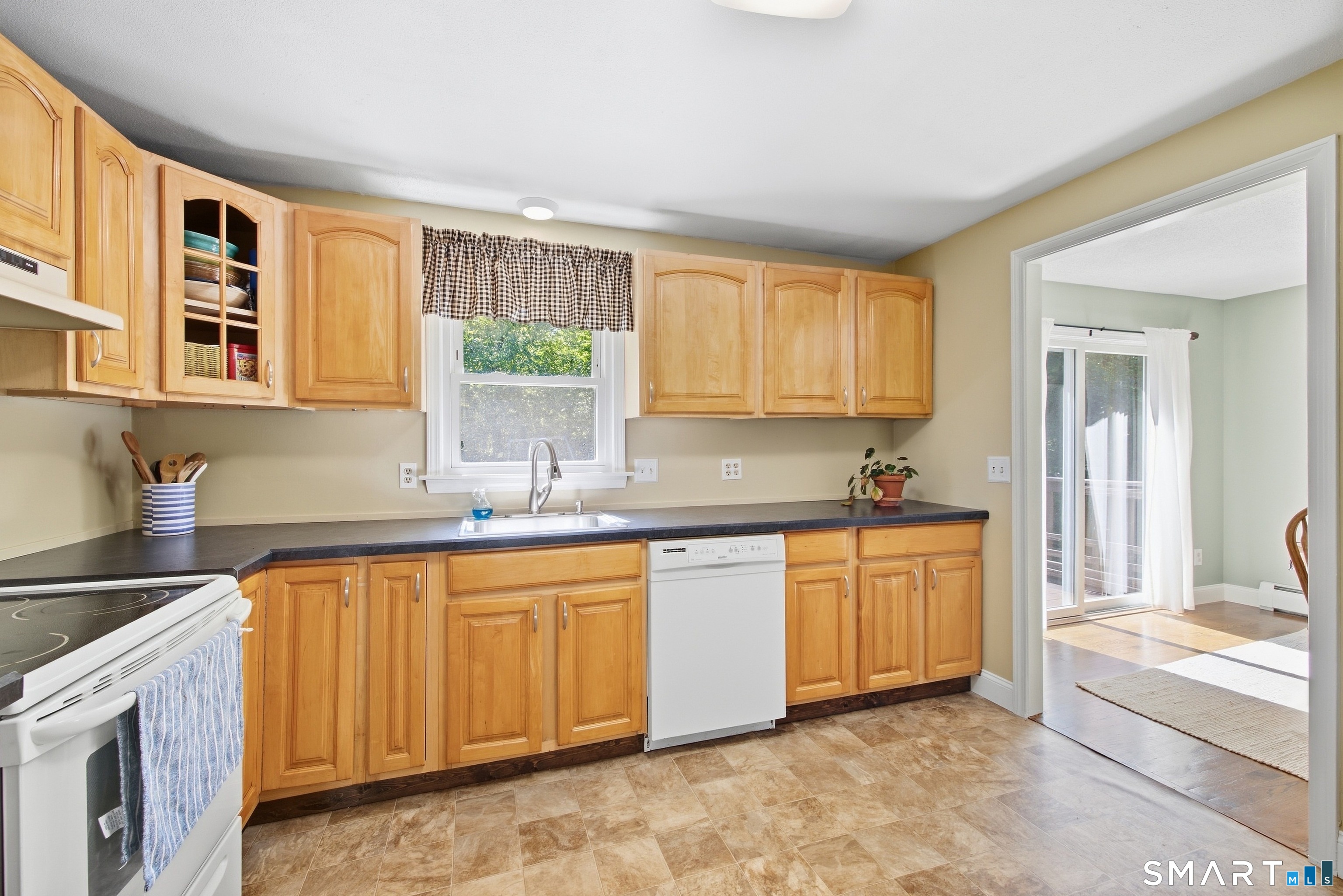 775 Overhill Drive Property Photo 8