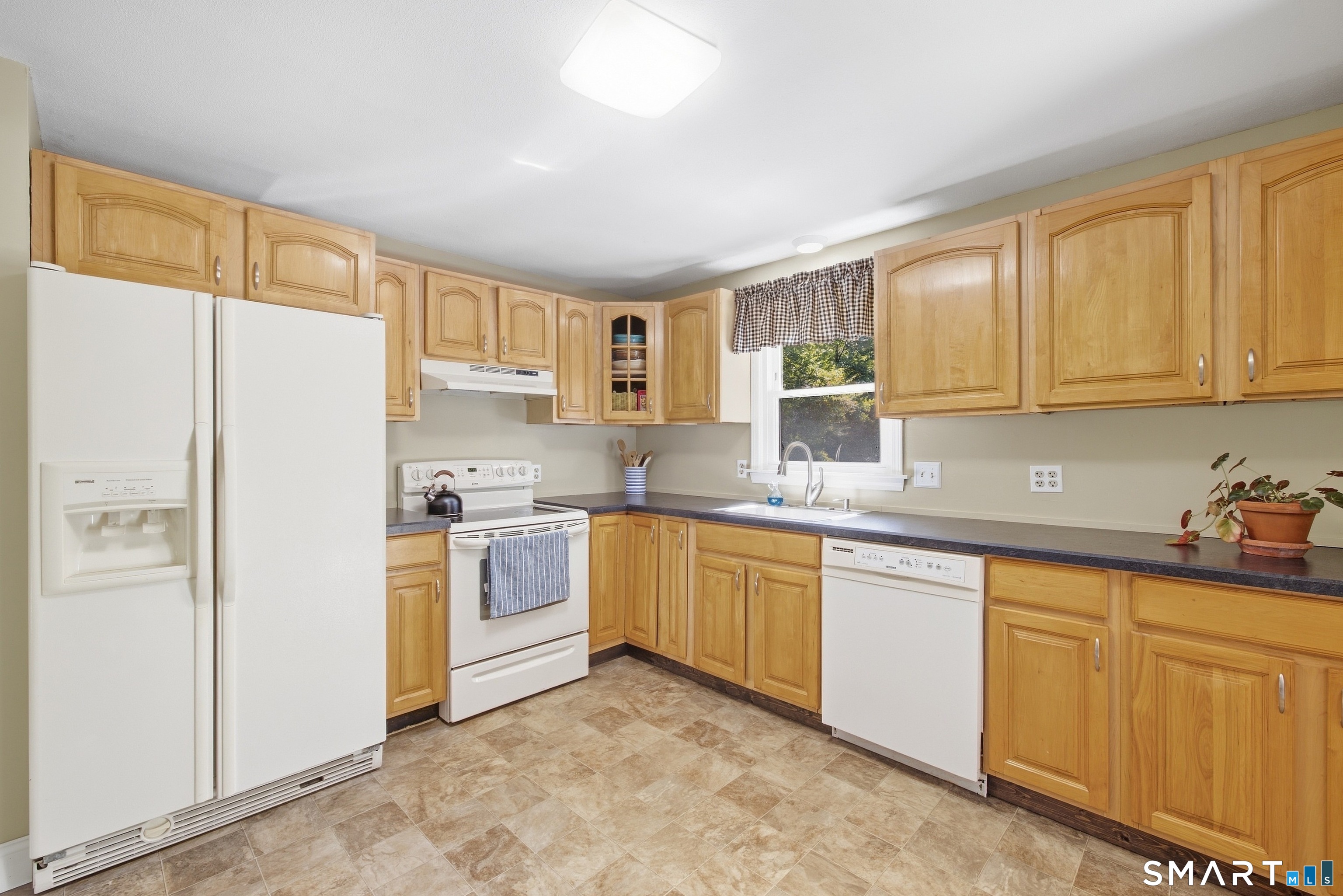 775 Overhill Drive Property Photo 9