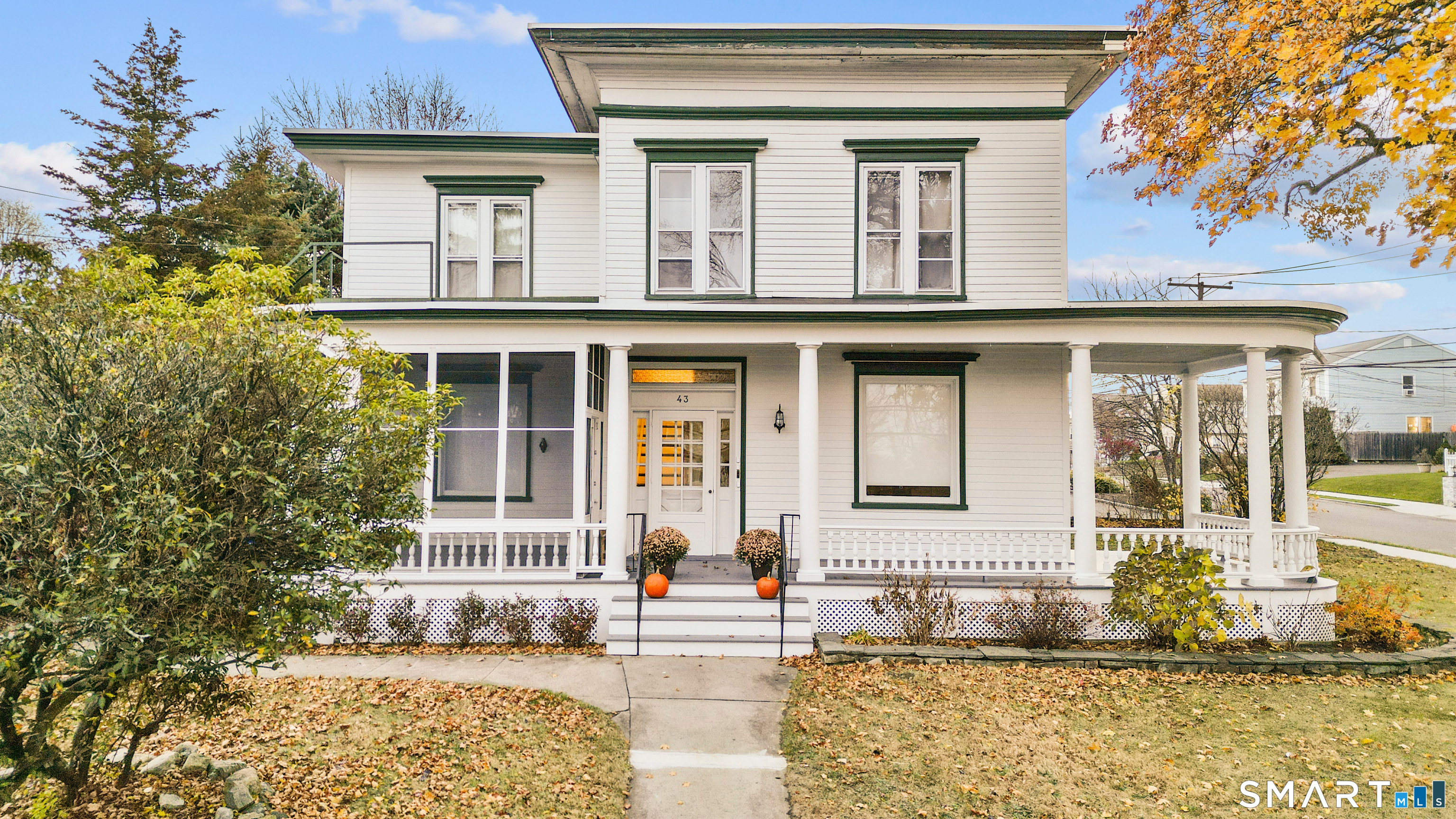 43 Elmwood Studio Avenue Property Photo 1