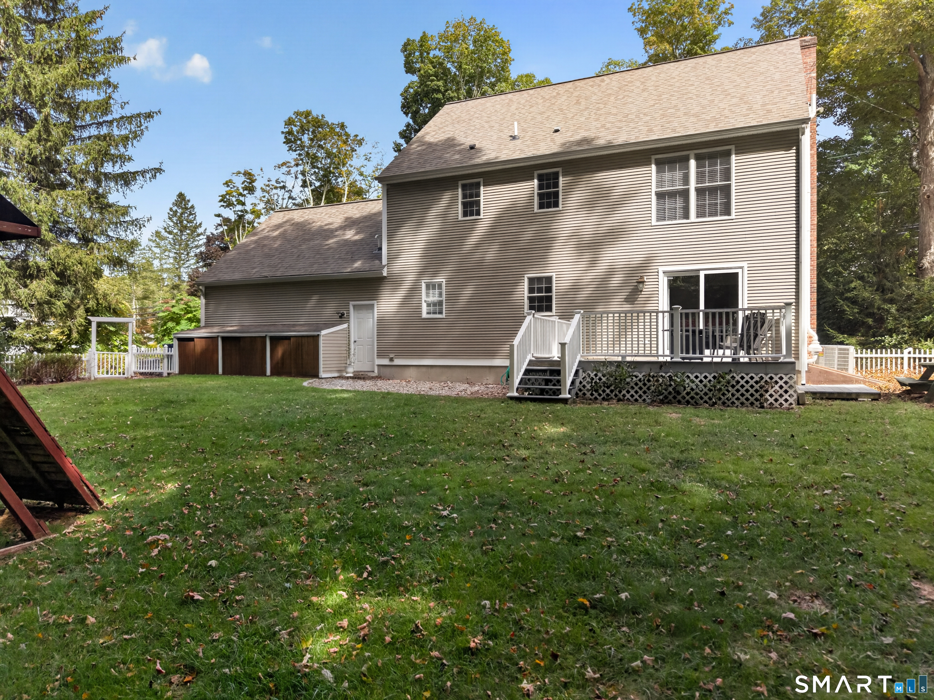 589 Town Street Property Photo 4