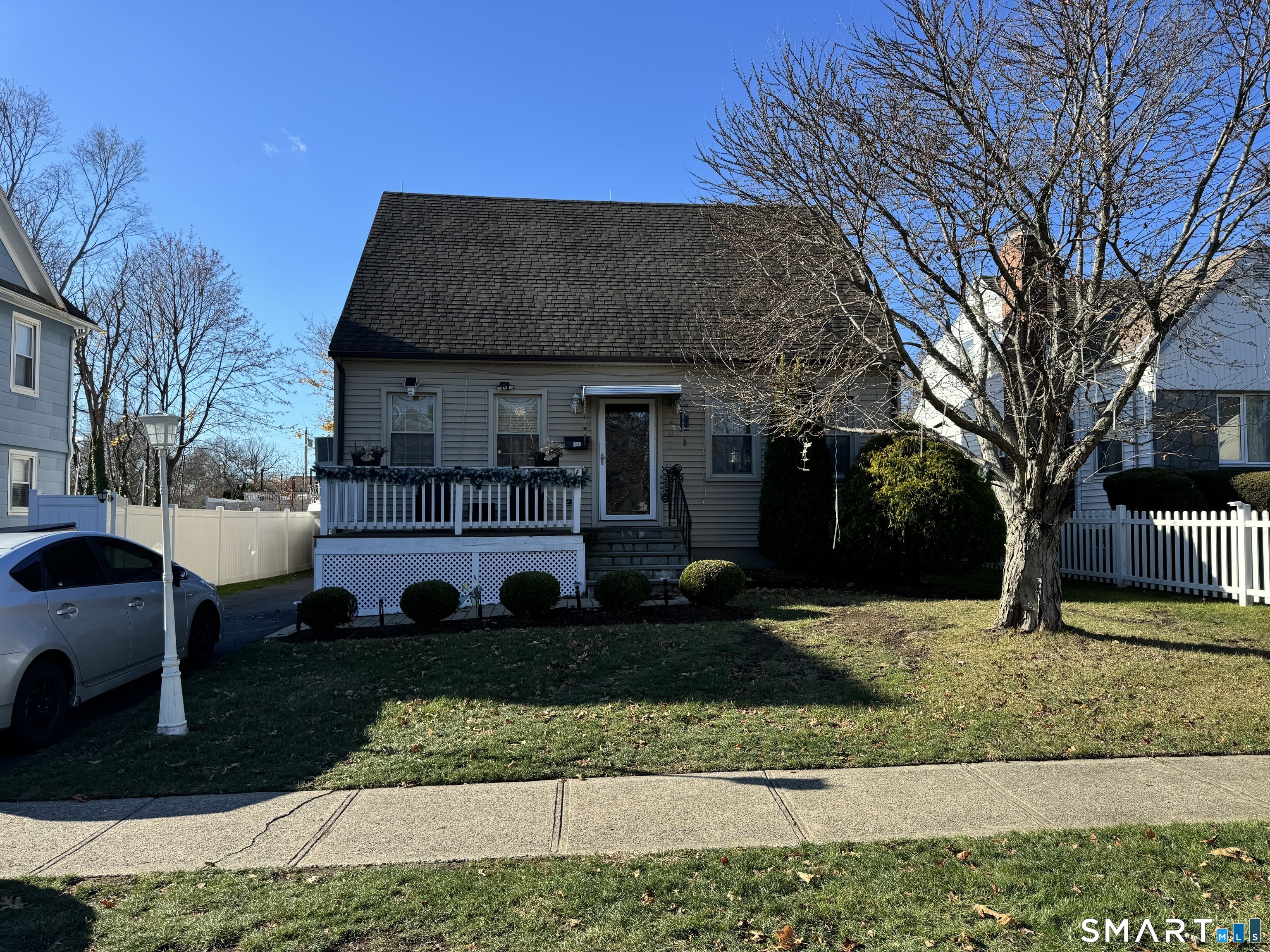 425 Huntington Road Property Photo 1