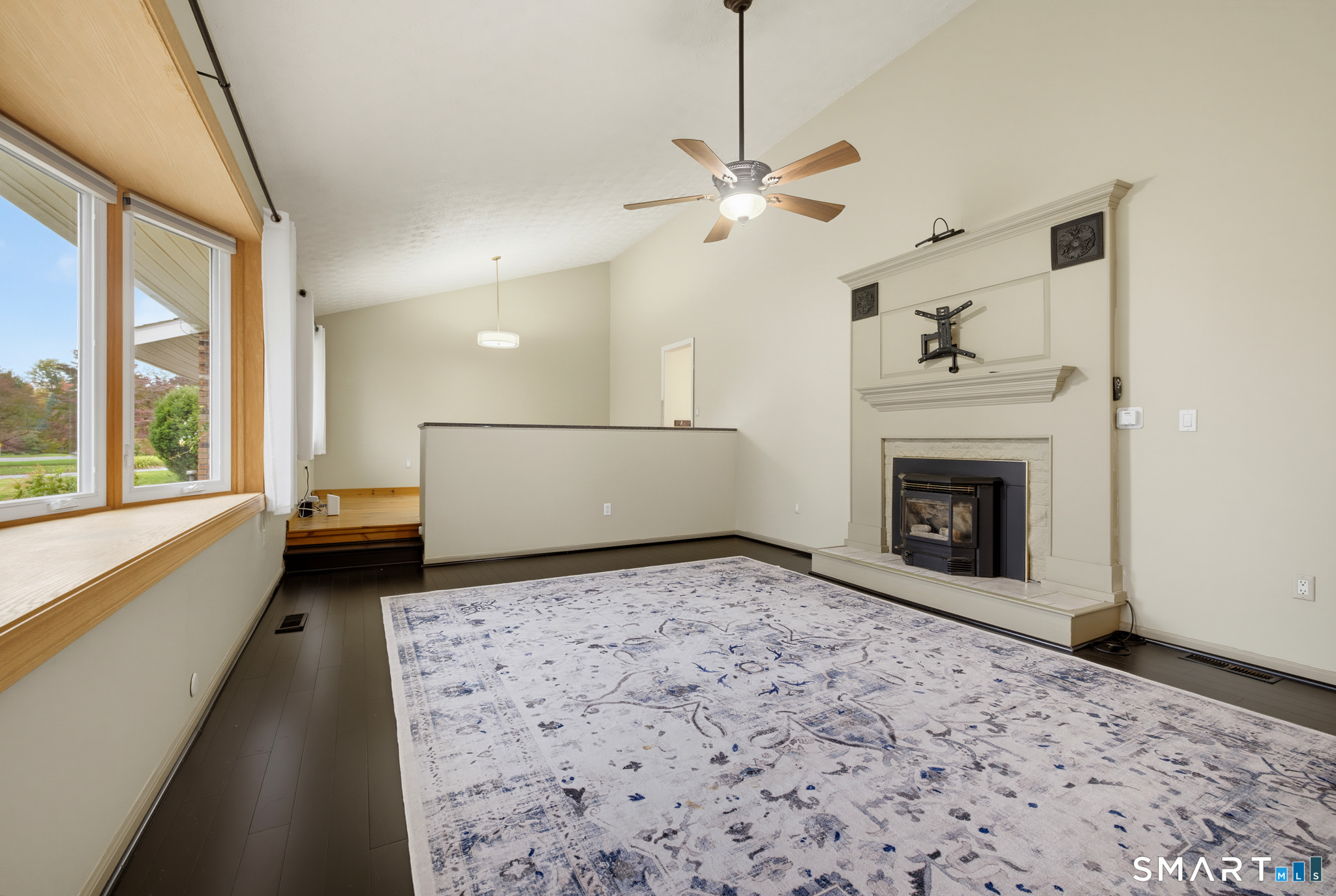 570 East South Street Property Photo 5