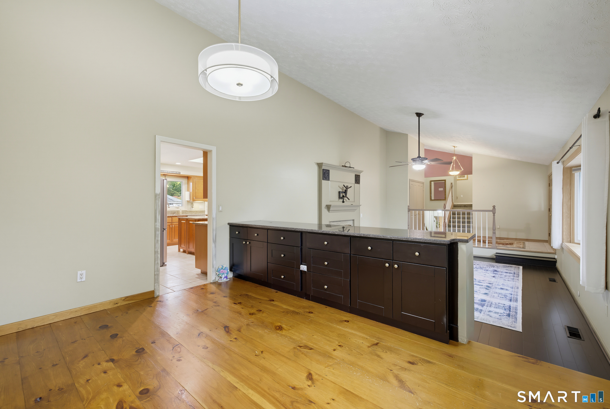 570 East South Street Property Photo 7