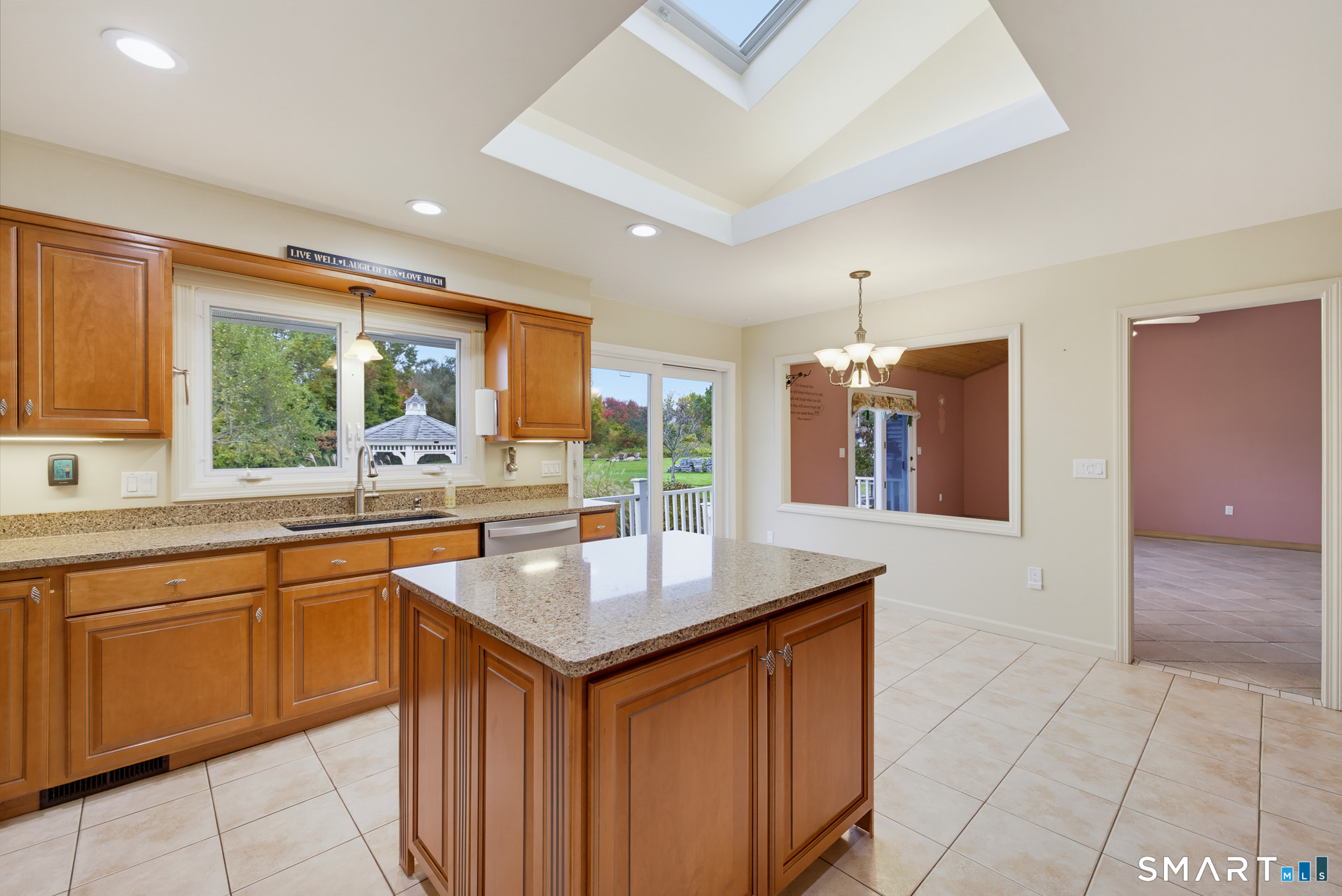 570 East South Street Property Photo 10