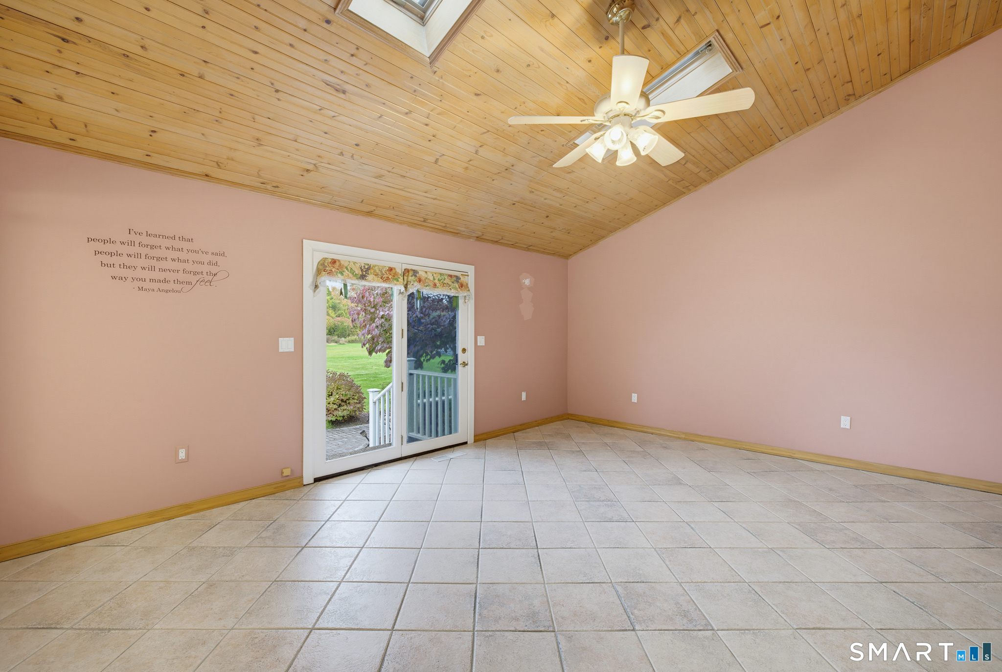 570 East South Street Property Photo 12
