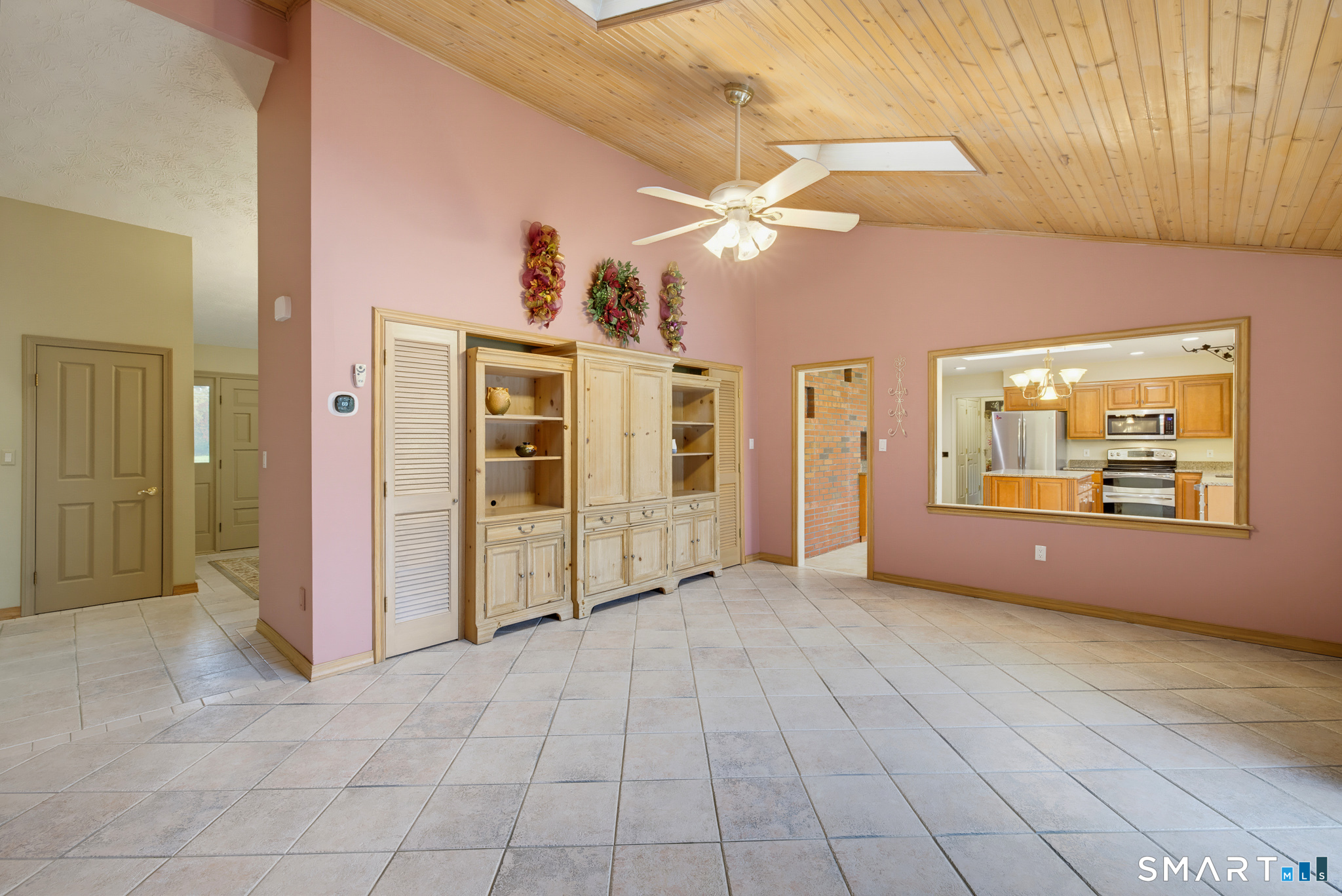 570 East South Street Property Photo 13