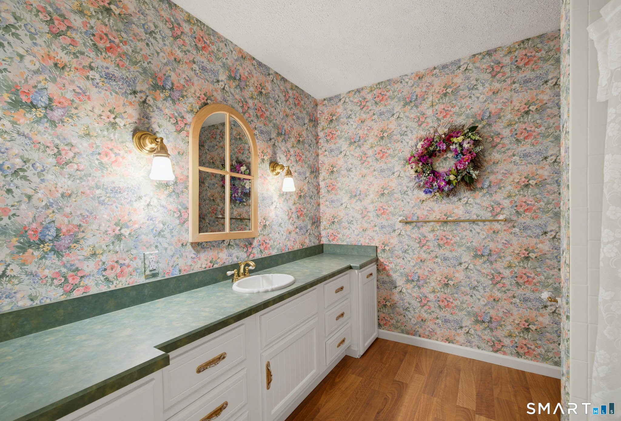570 East South Street Property Photo 22