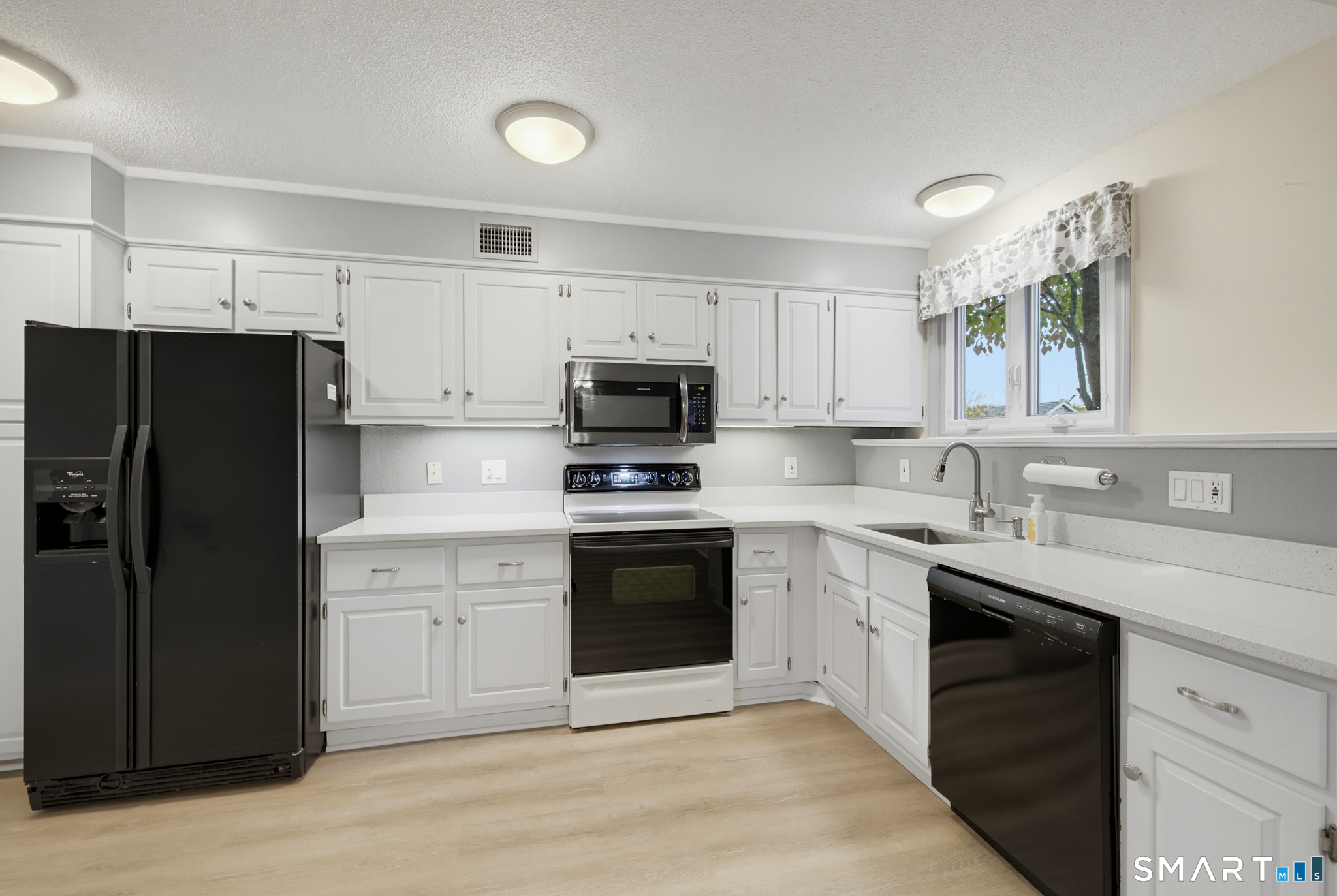 570 East South Street Property Photo 27