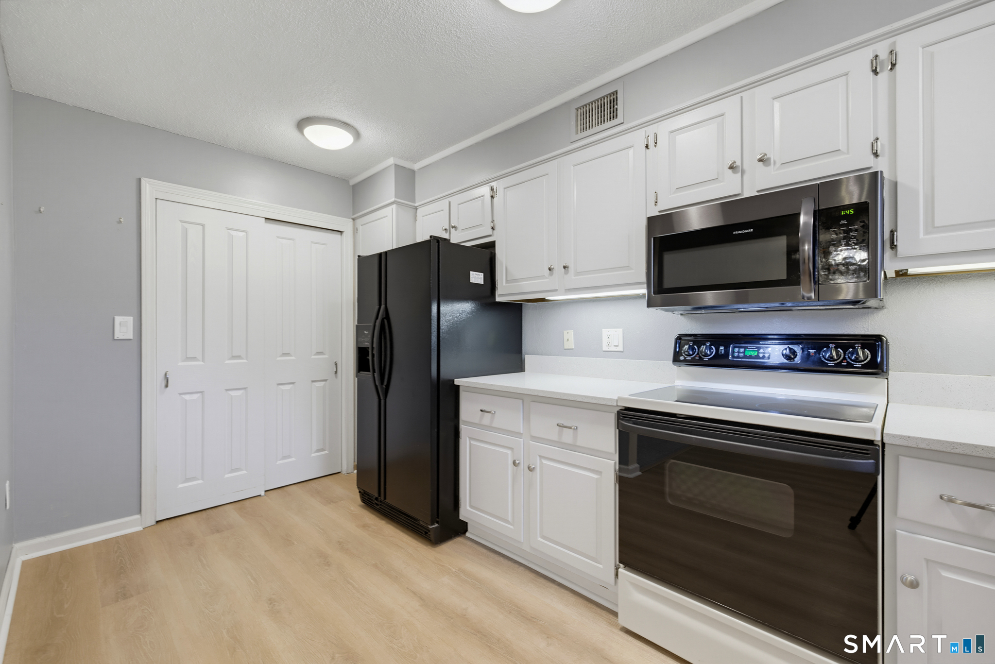 570 East South Street Property Photo 28