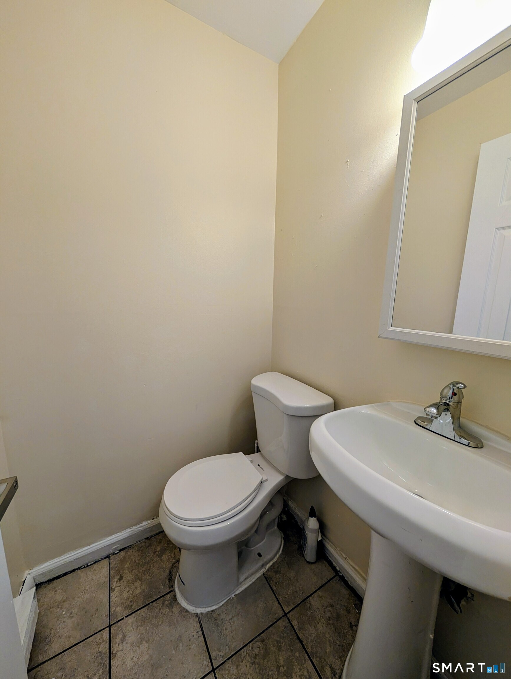 2 Irving B Place Property Photo 3