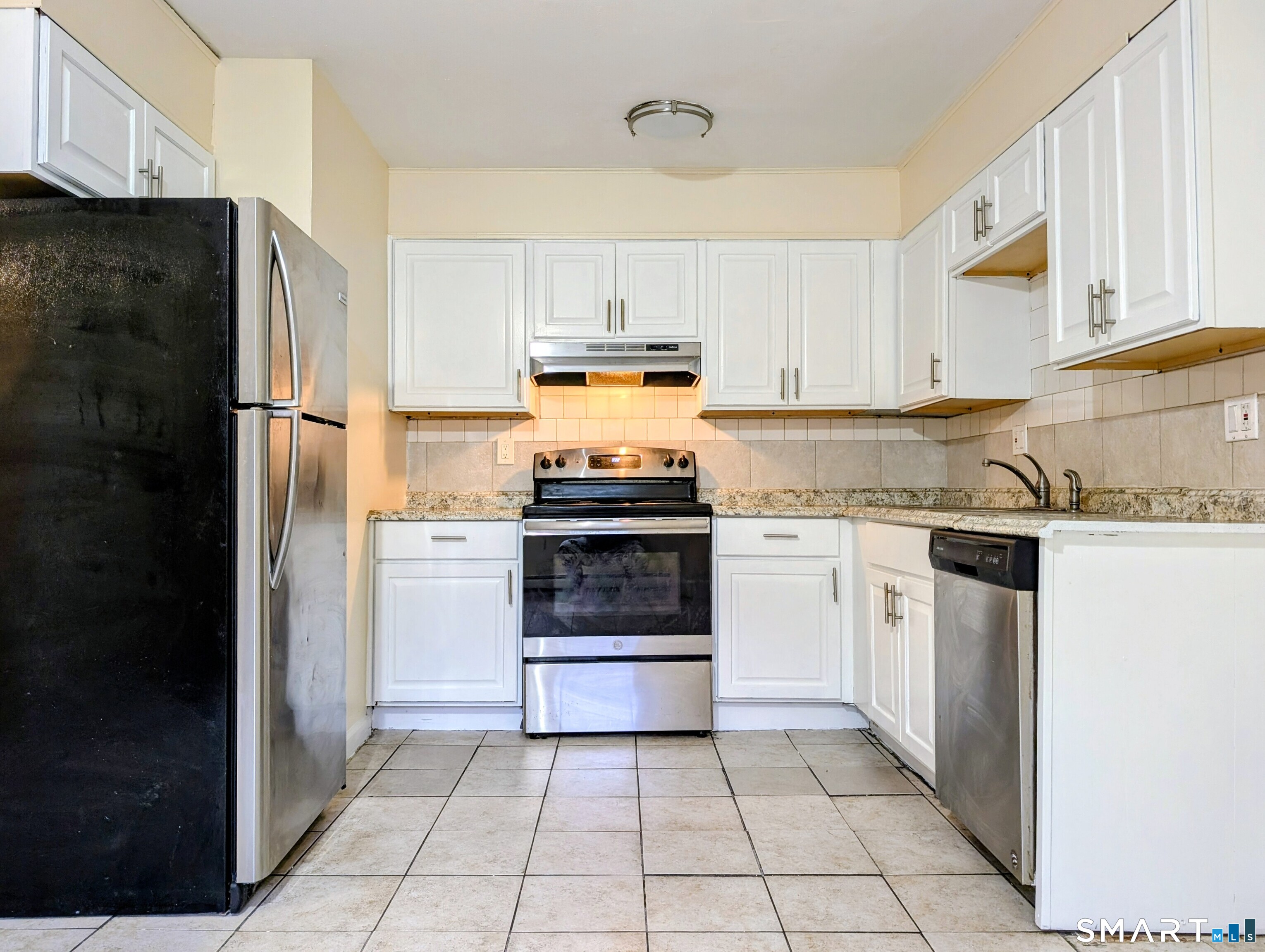 2 Irving B Place Property Photo 4