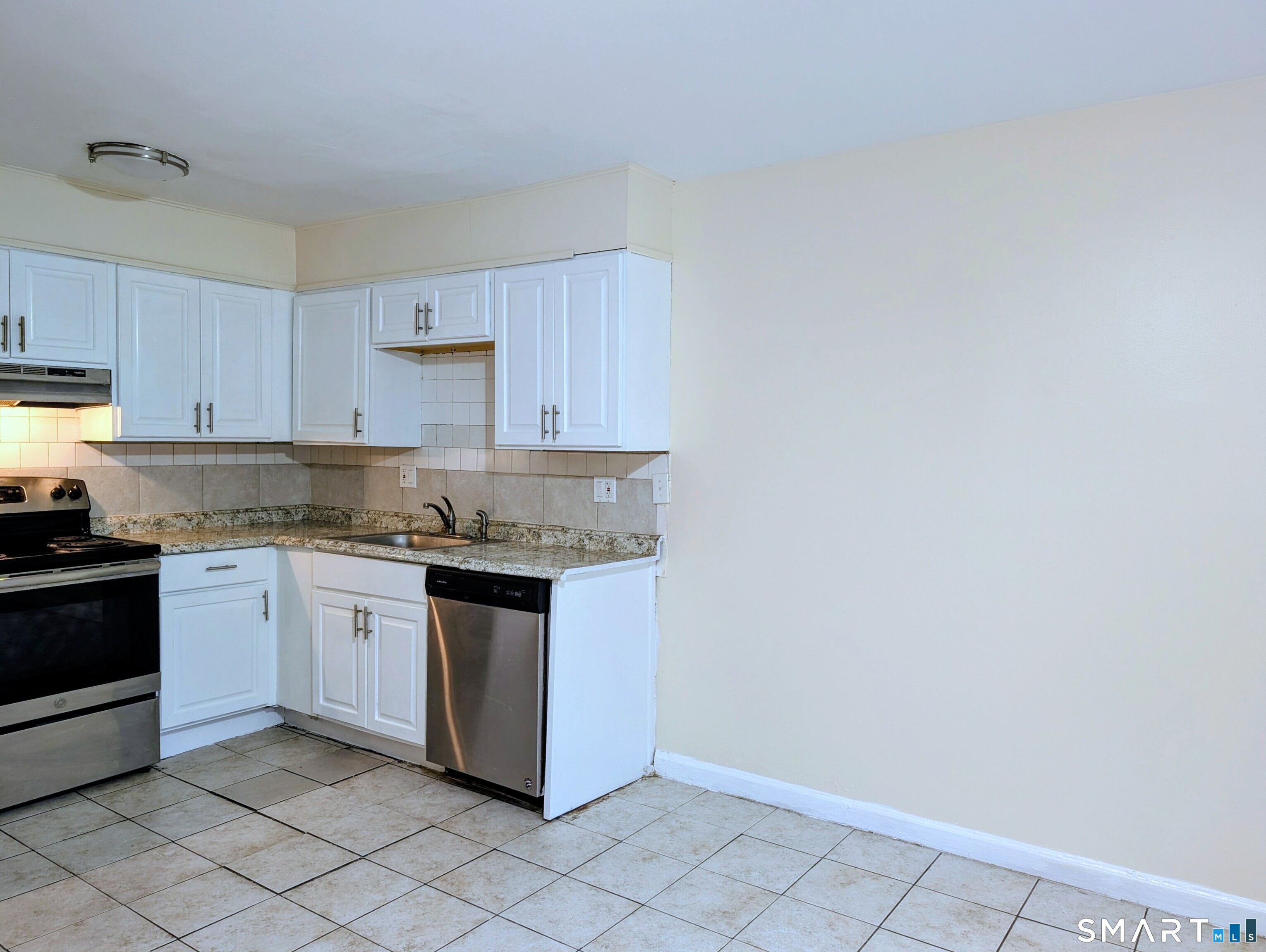 2 Irving B Place Property Photo 6