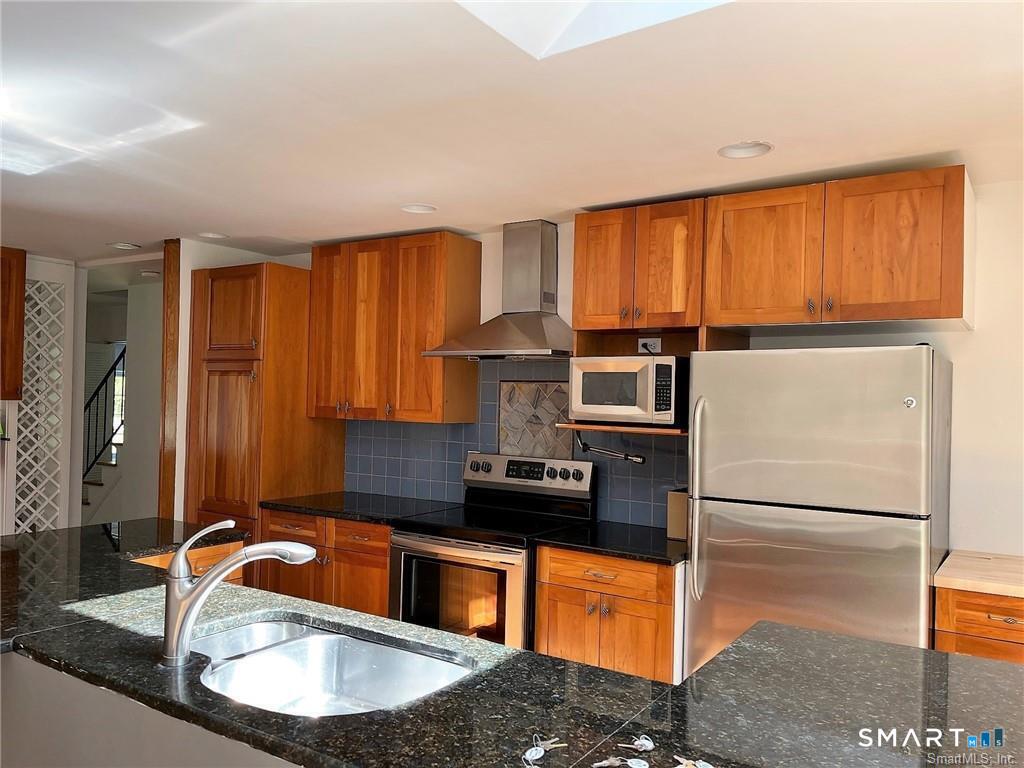 231 Rivergate Drive Property Photo 2