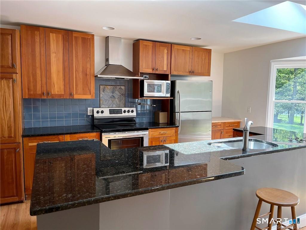 231 Rivergate Drive Property Photo 4