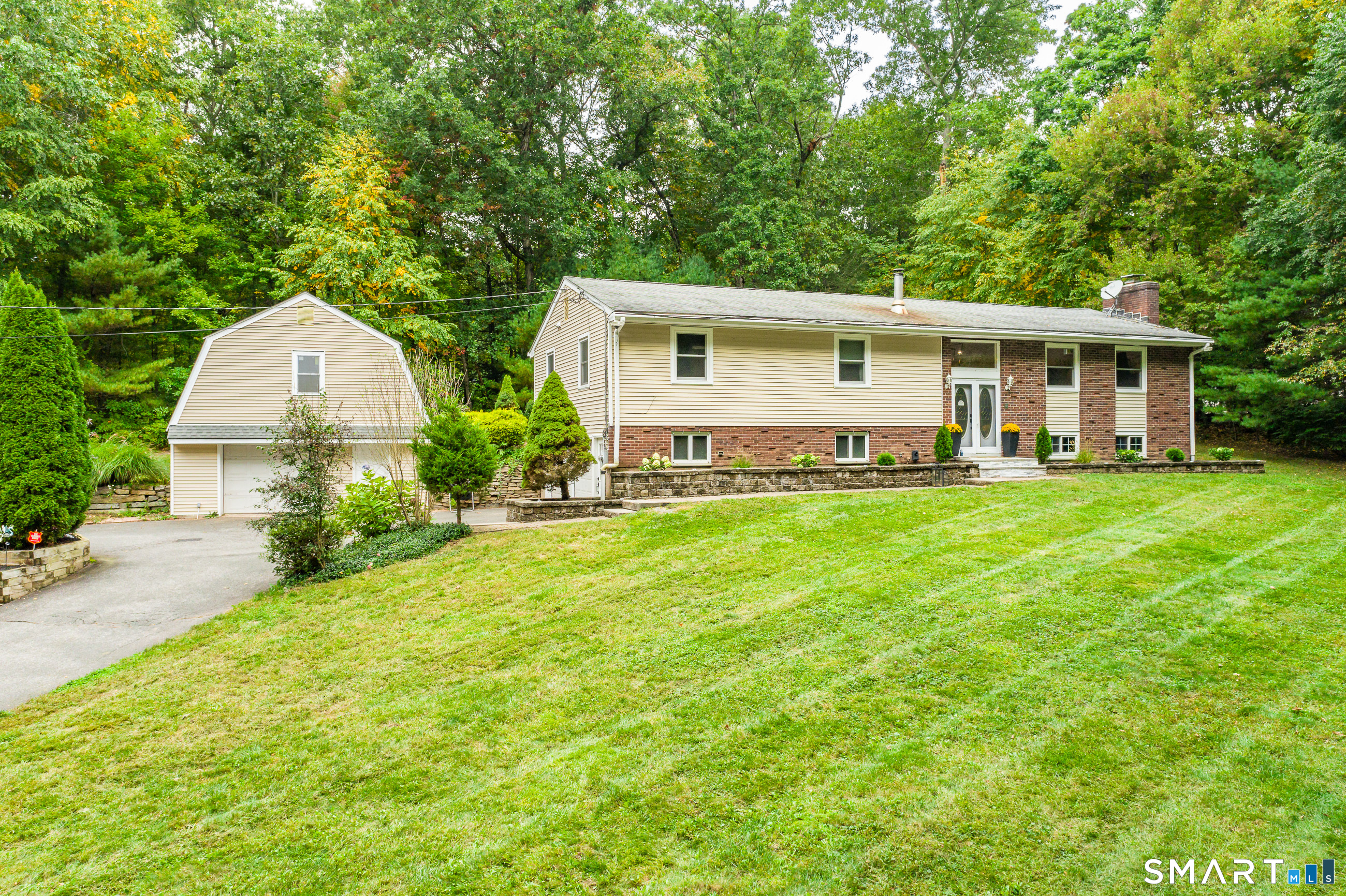 508 Oakwood Drive Property Photo 1