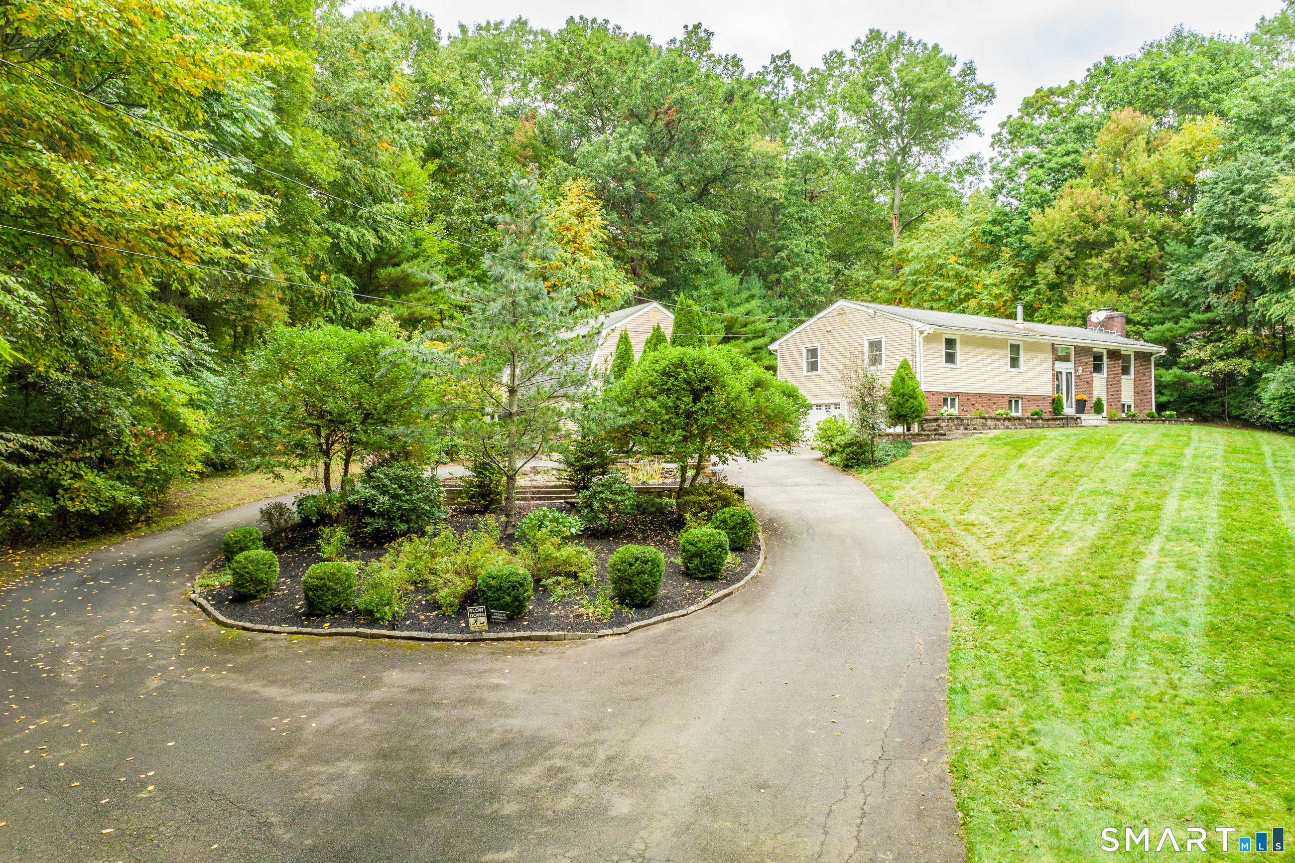 508 Oakwood Drive Property Photo 2