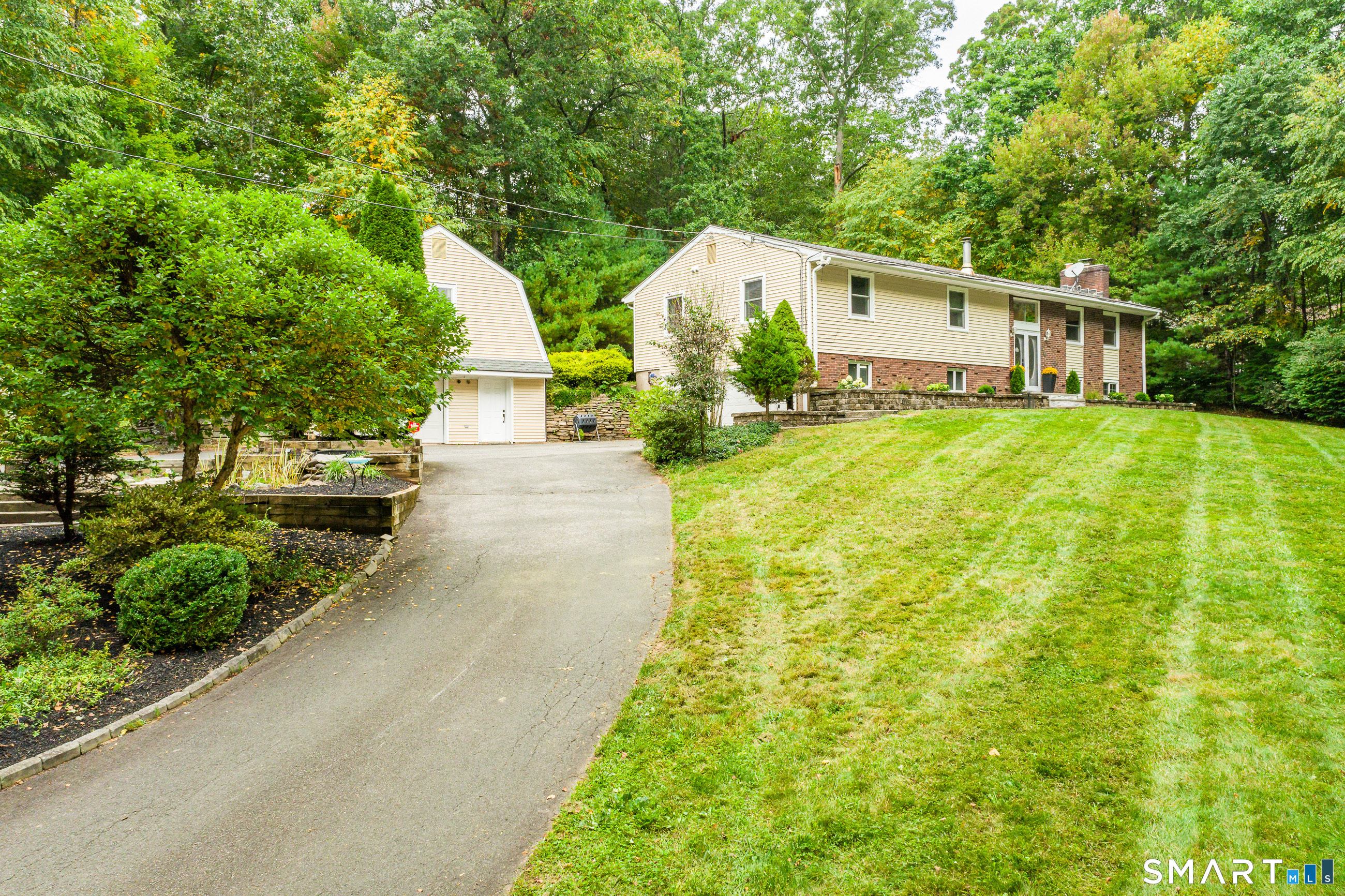 508 Oakwood Drive Property Photo 3