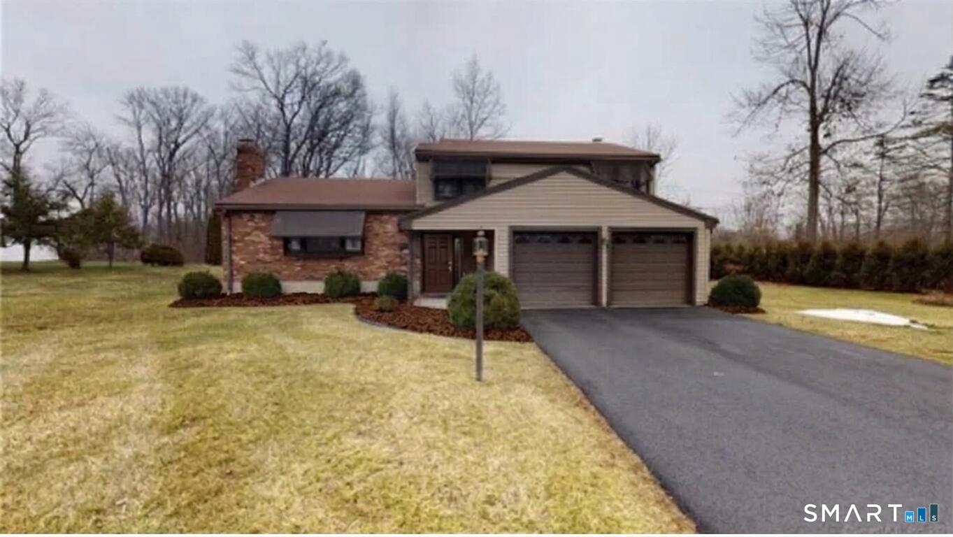 204 Willowcrest Drive Property Photo 1