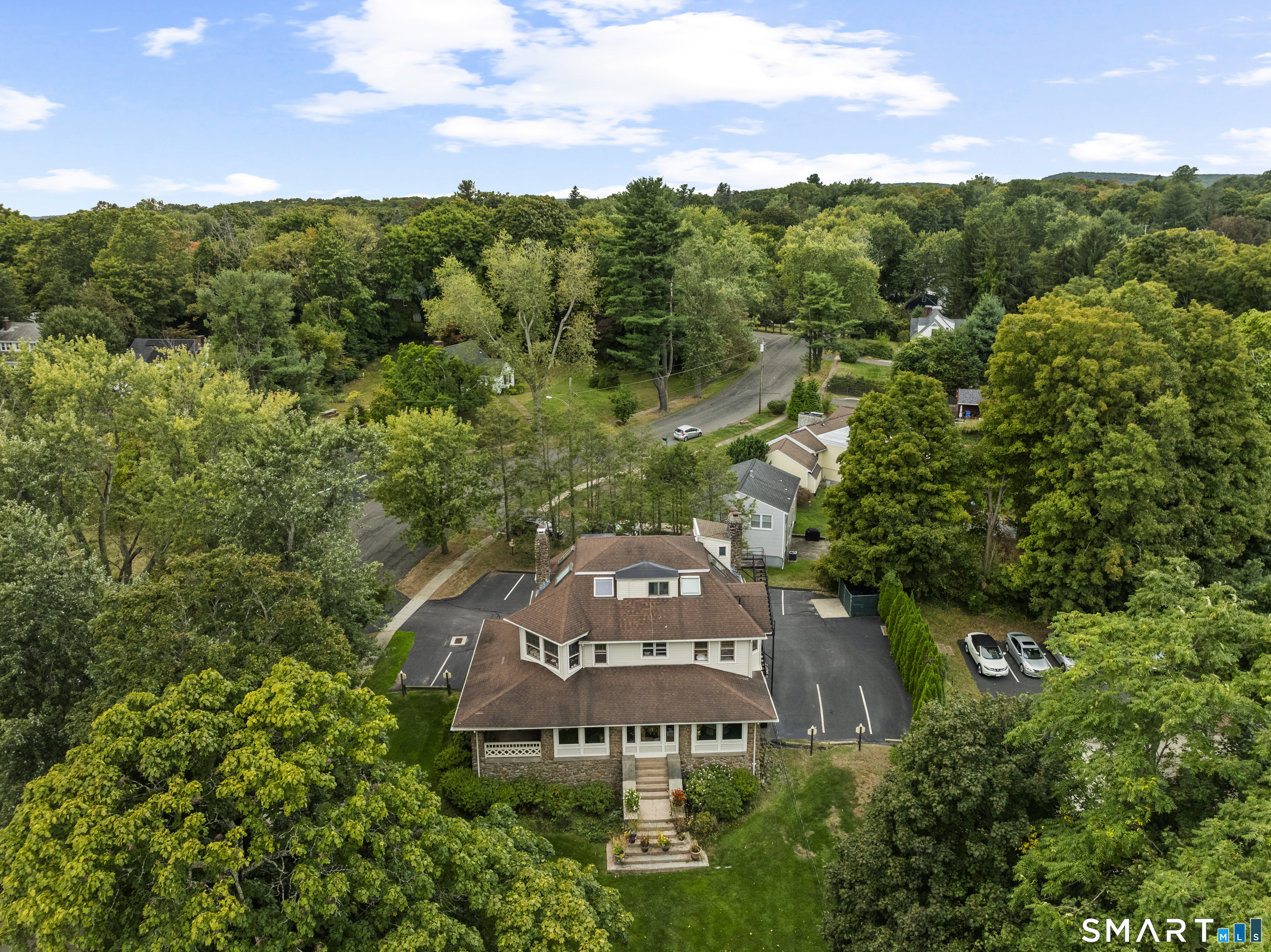 2750 Whitney Avenue Property Photo 1