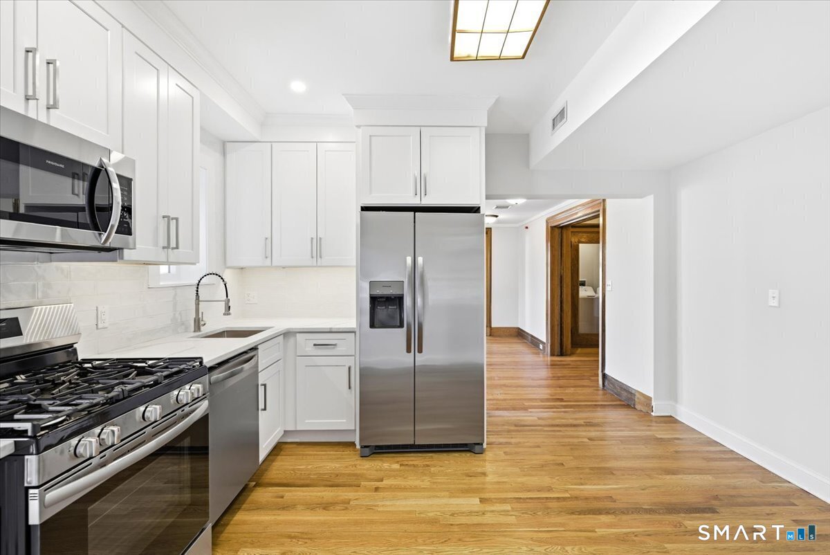 2750 Whitney Avenue Property Photo 4