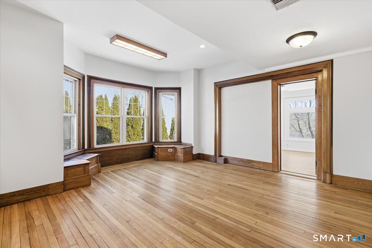 2750 Whitney Avenue Property Photo 6