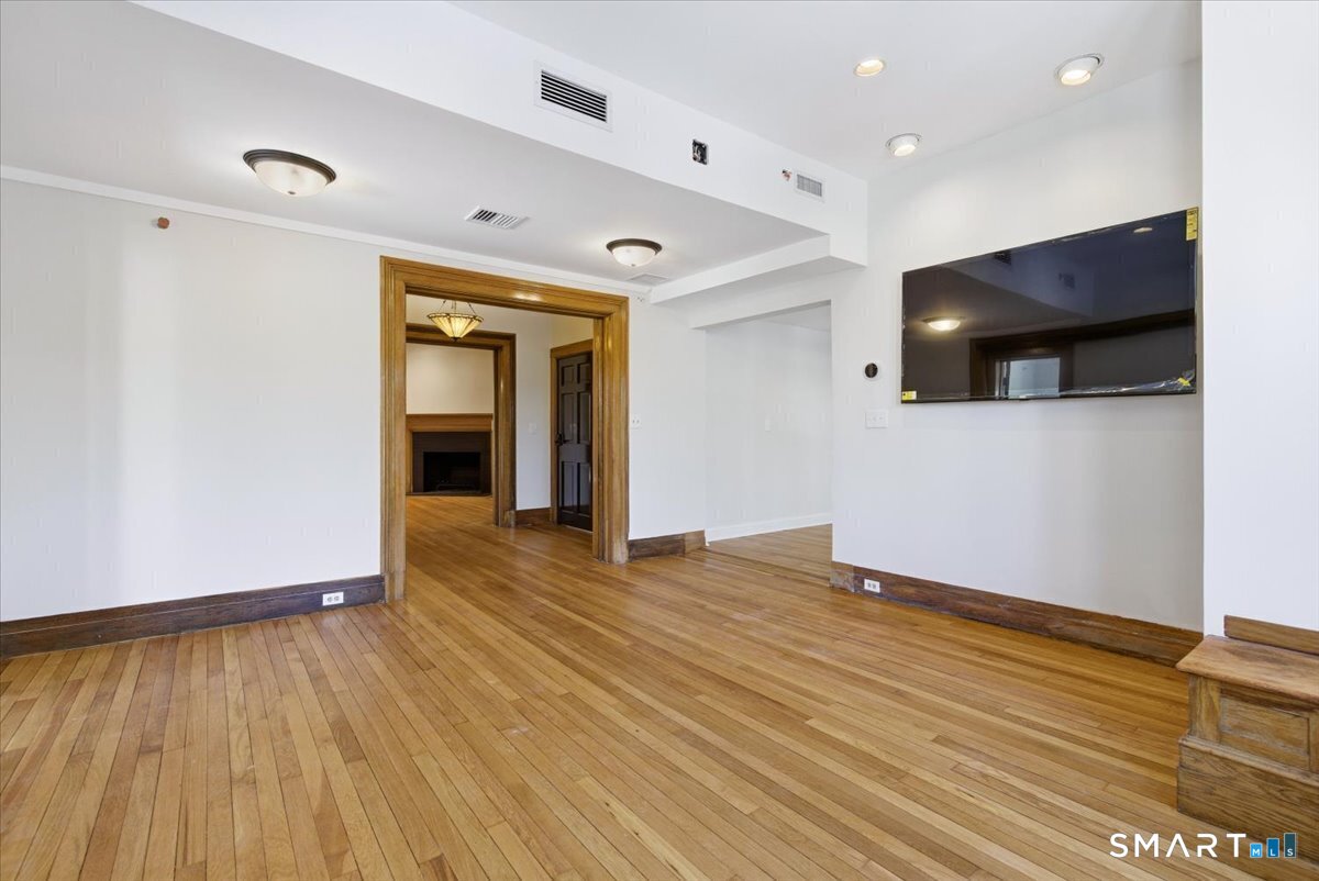 2750 Whitney Avenue Property Photo 10