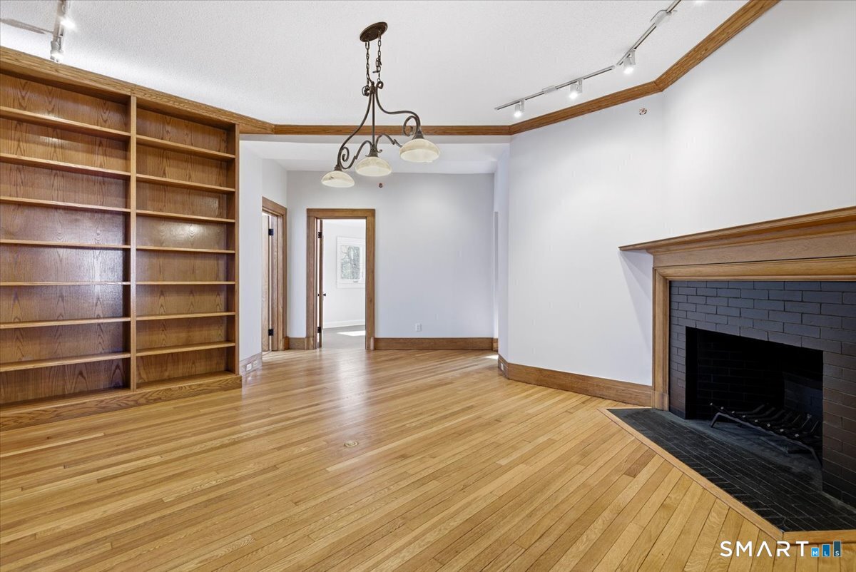 2750 Whitney Avenue Property Photo 11