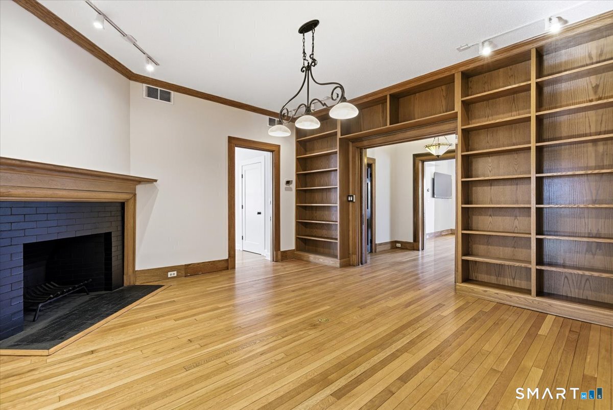 2750 Whitney Avenue Property Photo 13