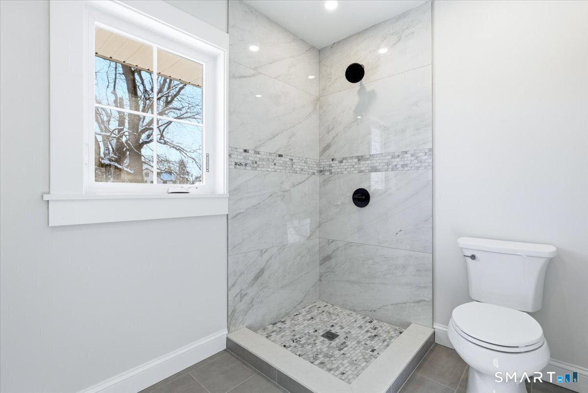 2750 Whitney Avenue Property Photo 17
