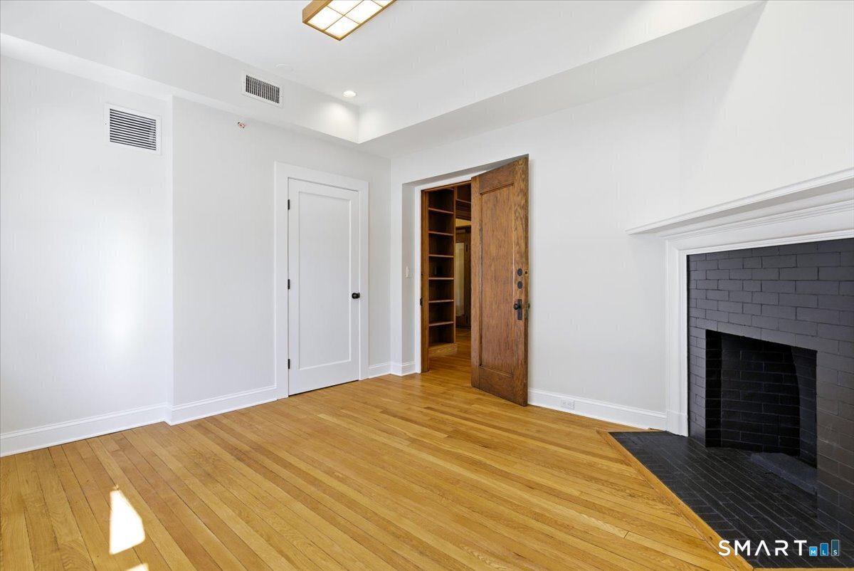 2750 Whitney Avenue Property Photo 20