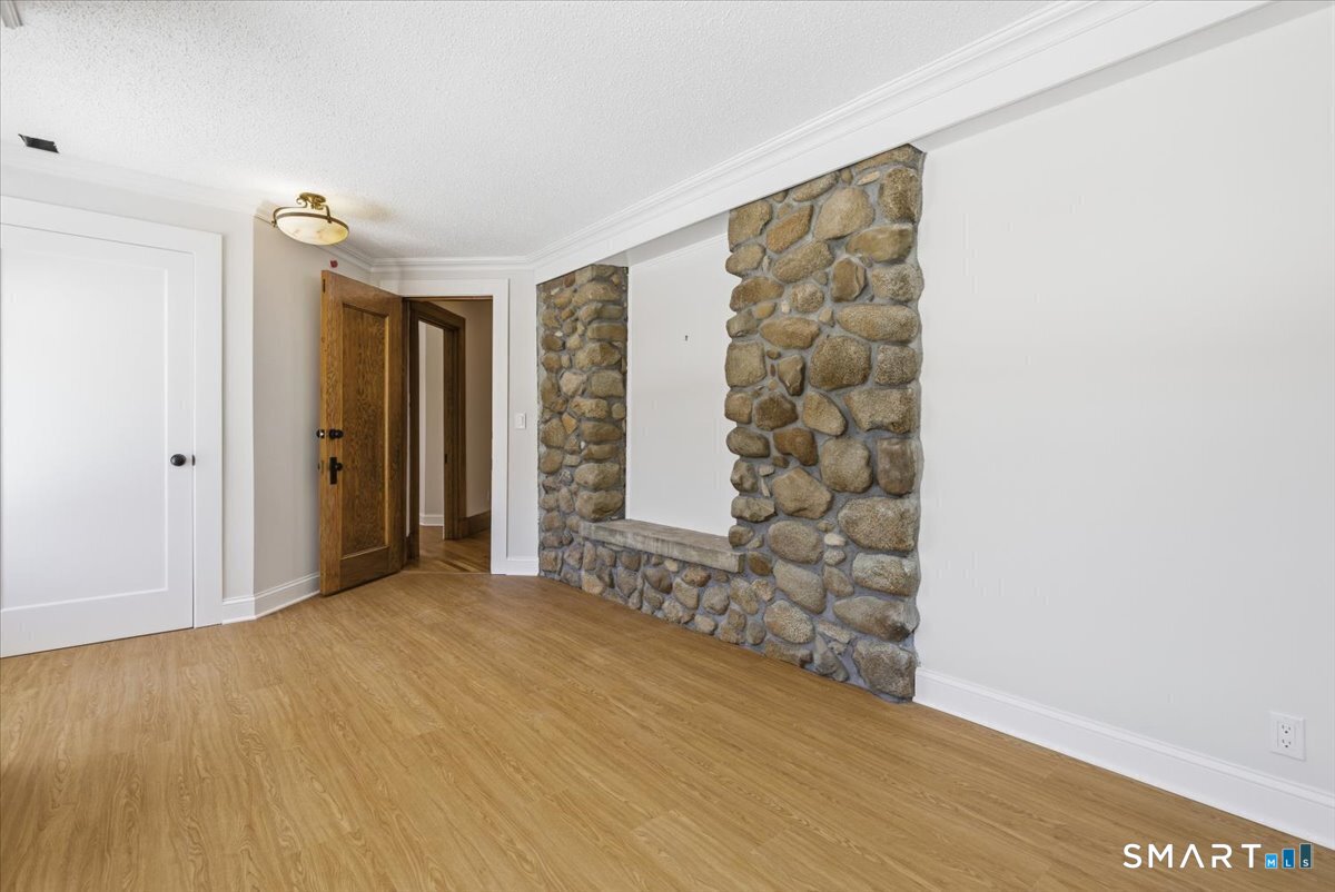 2750 Whitney Avenue Property Photo 22