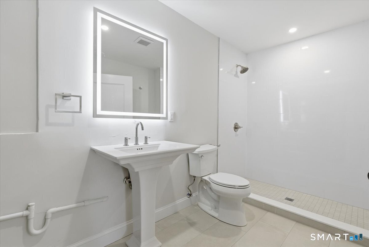 2750 Whitney Avenue Property Photo 28