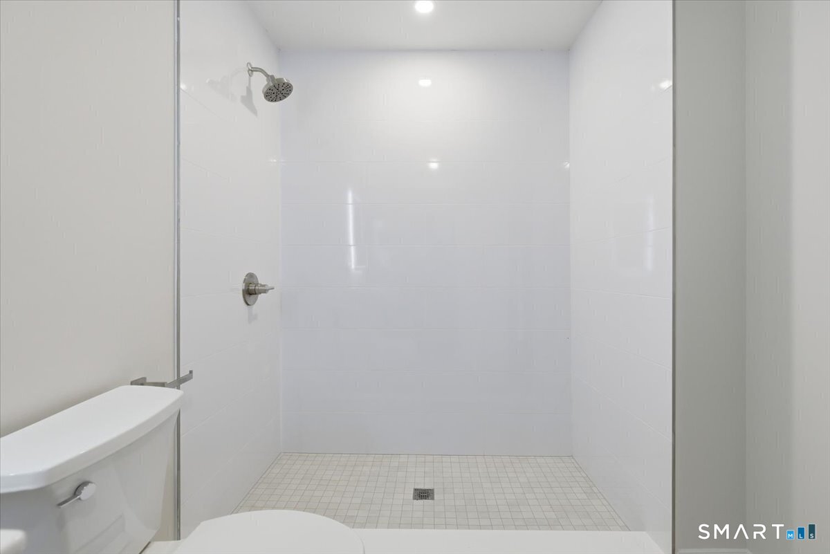 2750 Whitney Avenue Property Photo 29