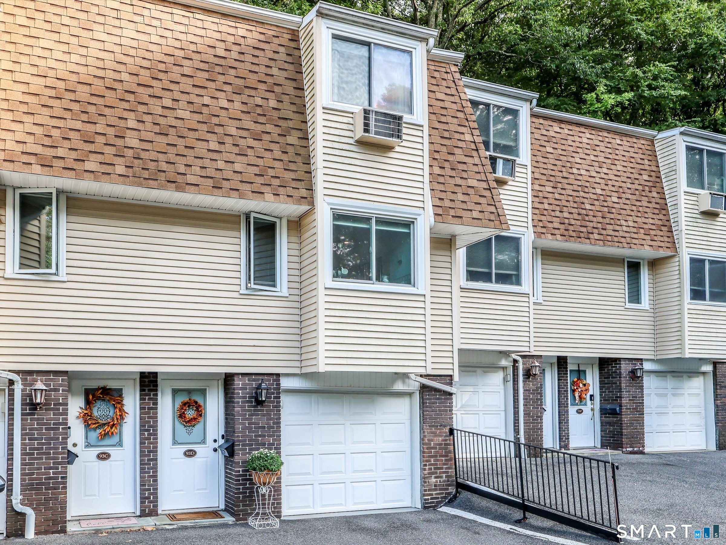 93 Chestnut D Street Property Photo 1