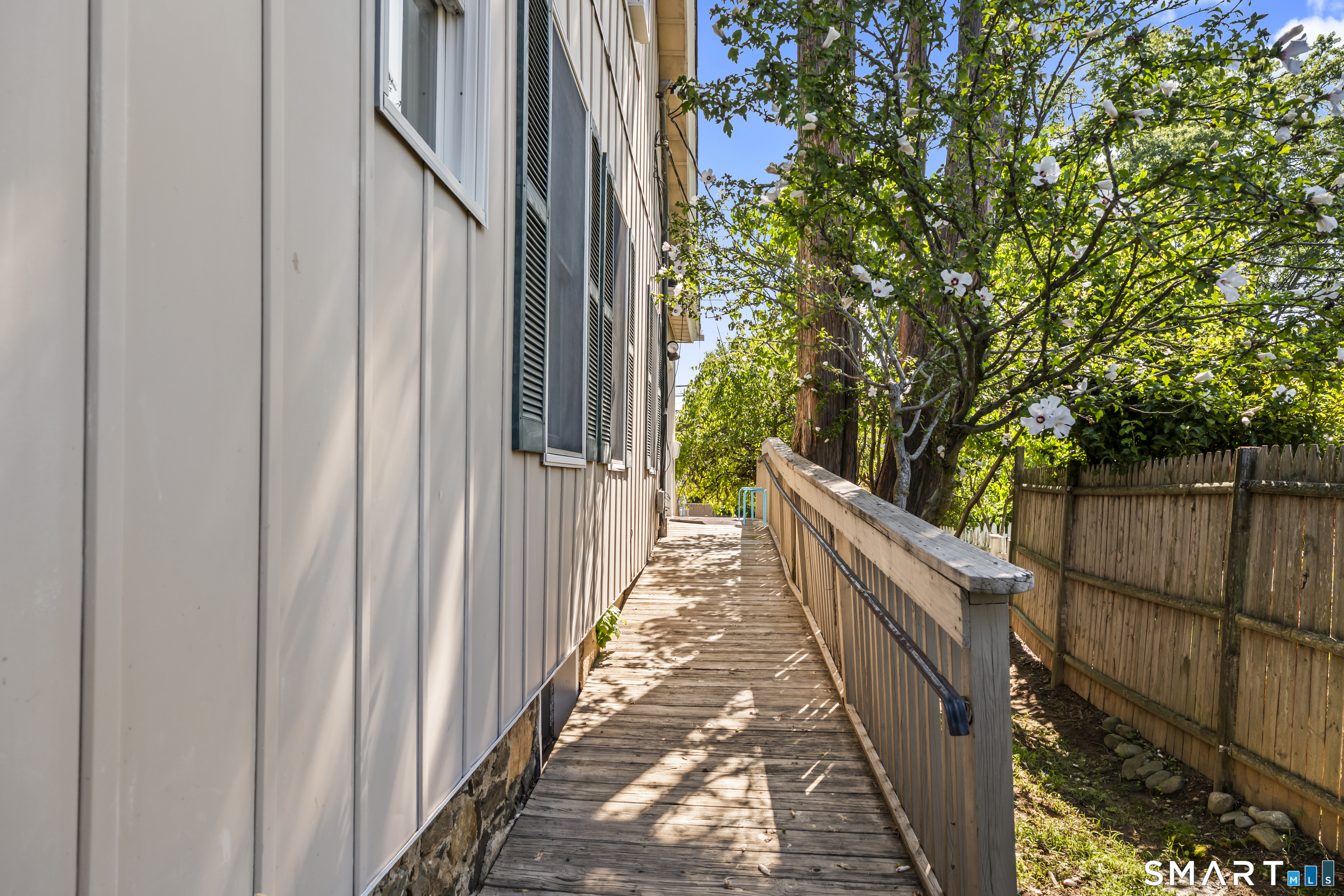 506 Old Stratfield Road Property Photo 16