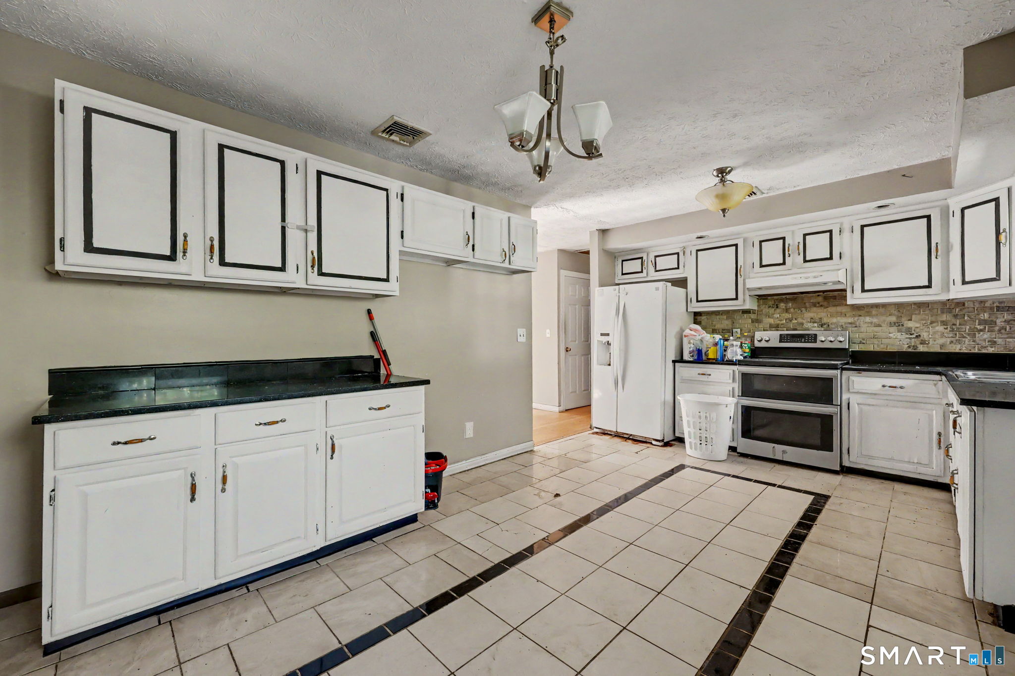 2 Davis Road Property Photo 10