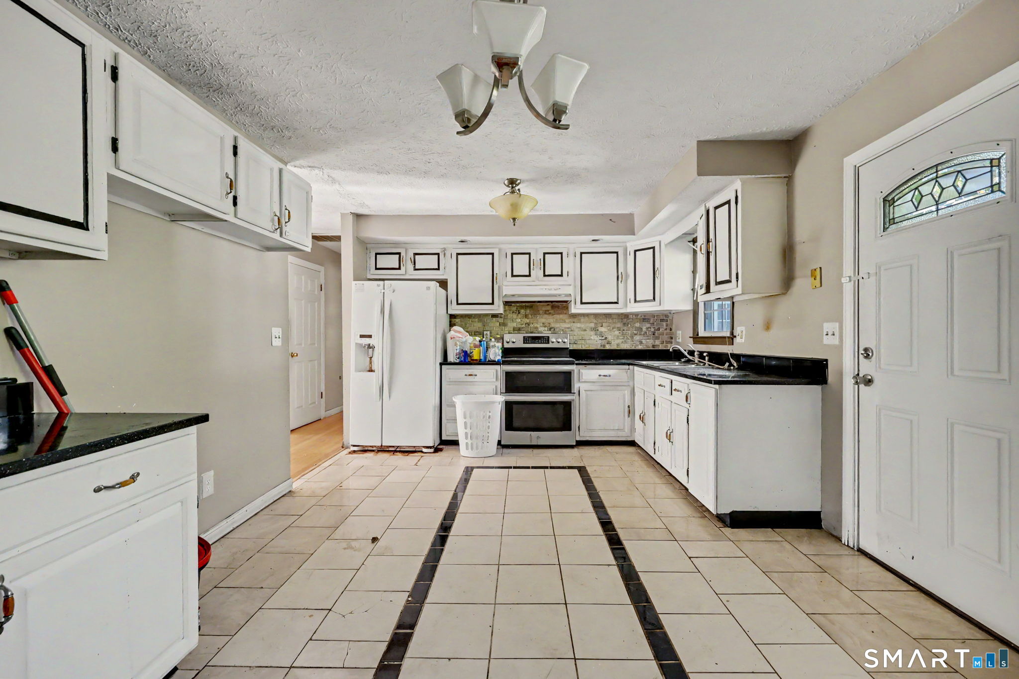 2 Davis Road Property Photo 11