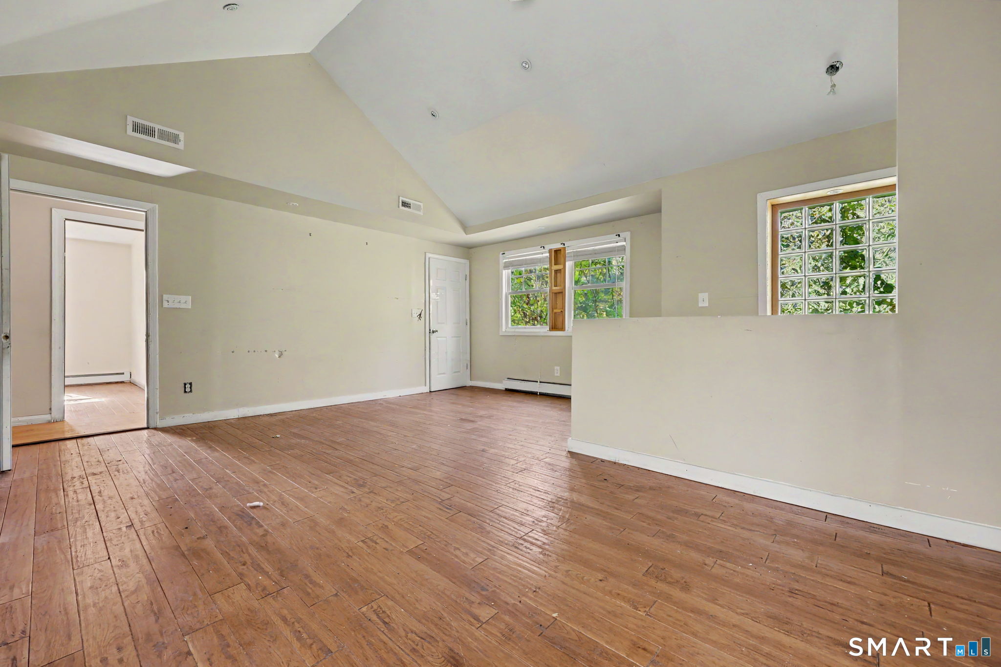 2 Davis Road Property Photo 17